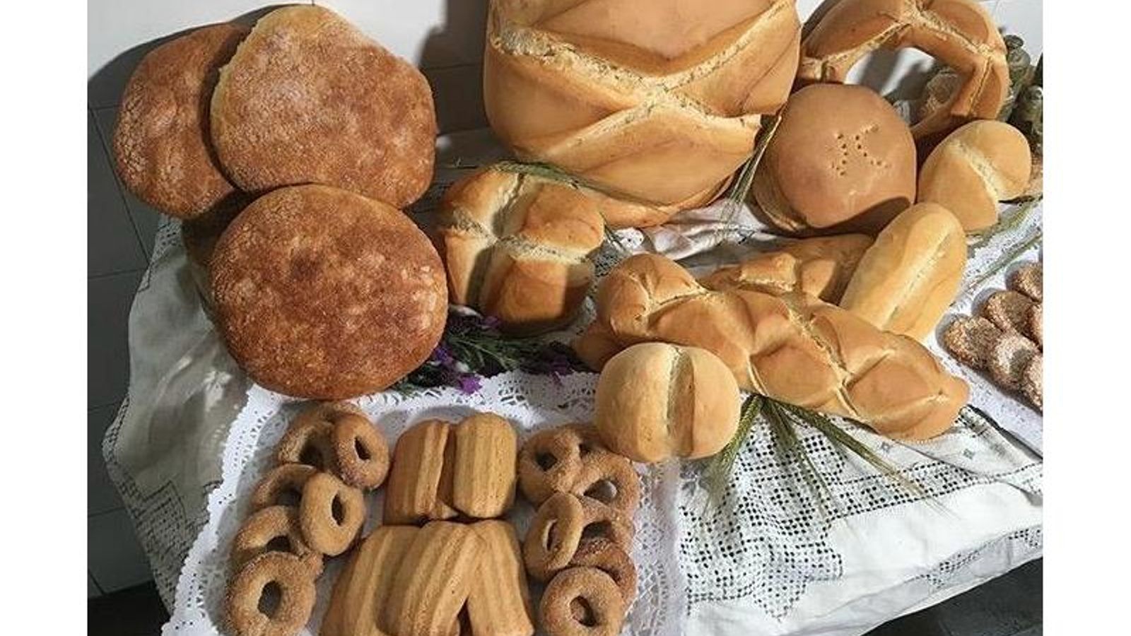 Los deliciosos panes de masa madre y la repostería de JC Alcaide.