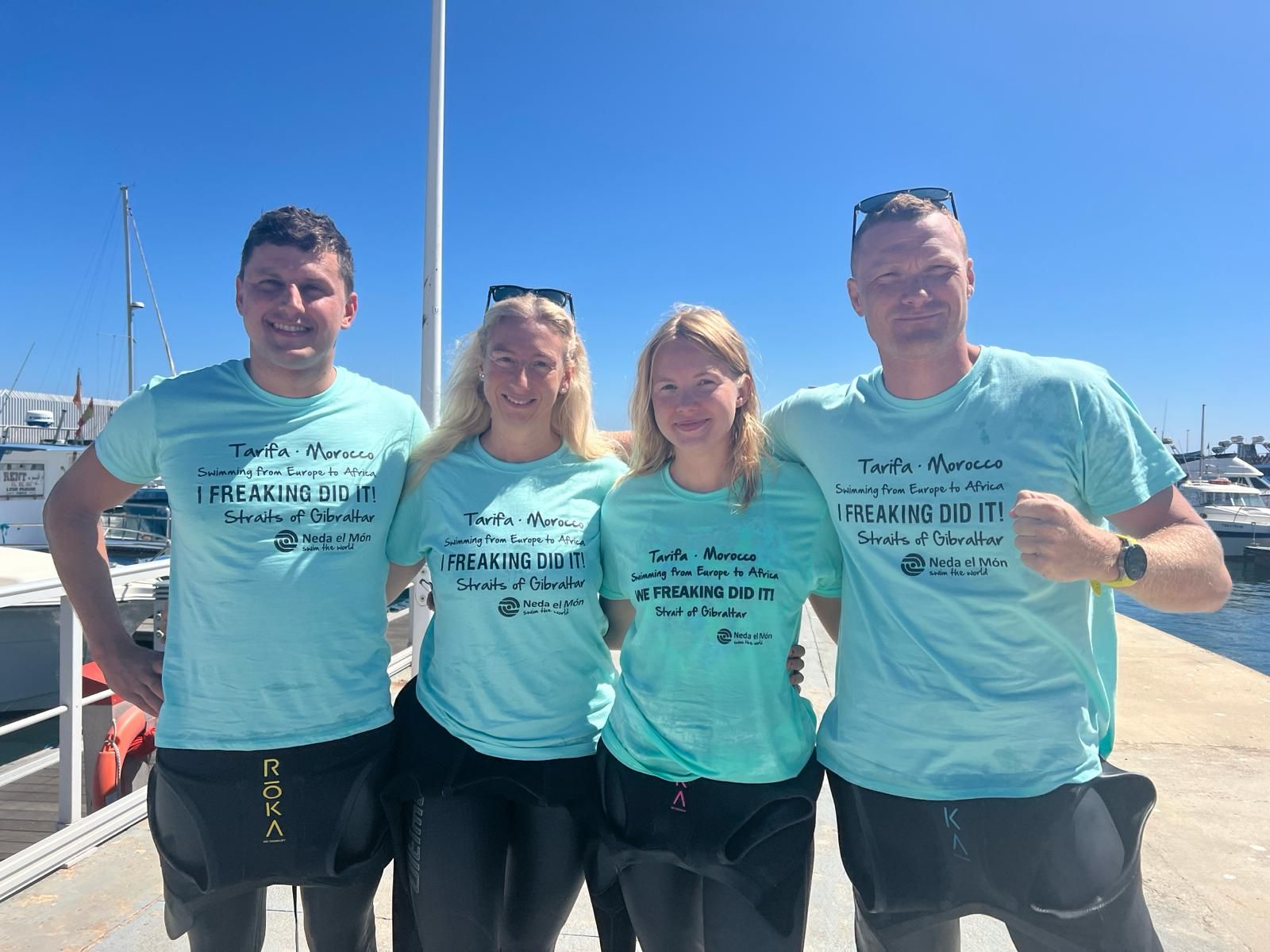 Los cuatro nadadores que han cruzado el Estrecho este lunes.