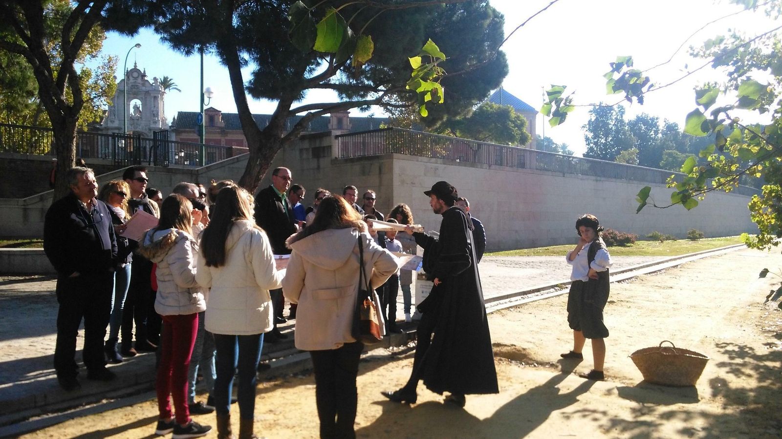 Una de las visitas teatralizadas de Engranajes Culturales.