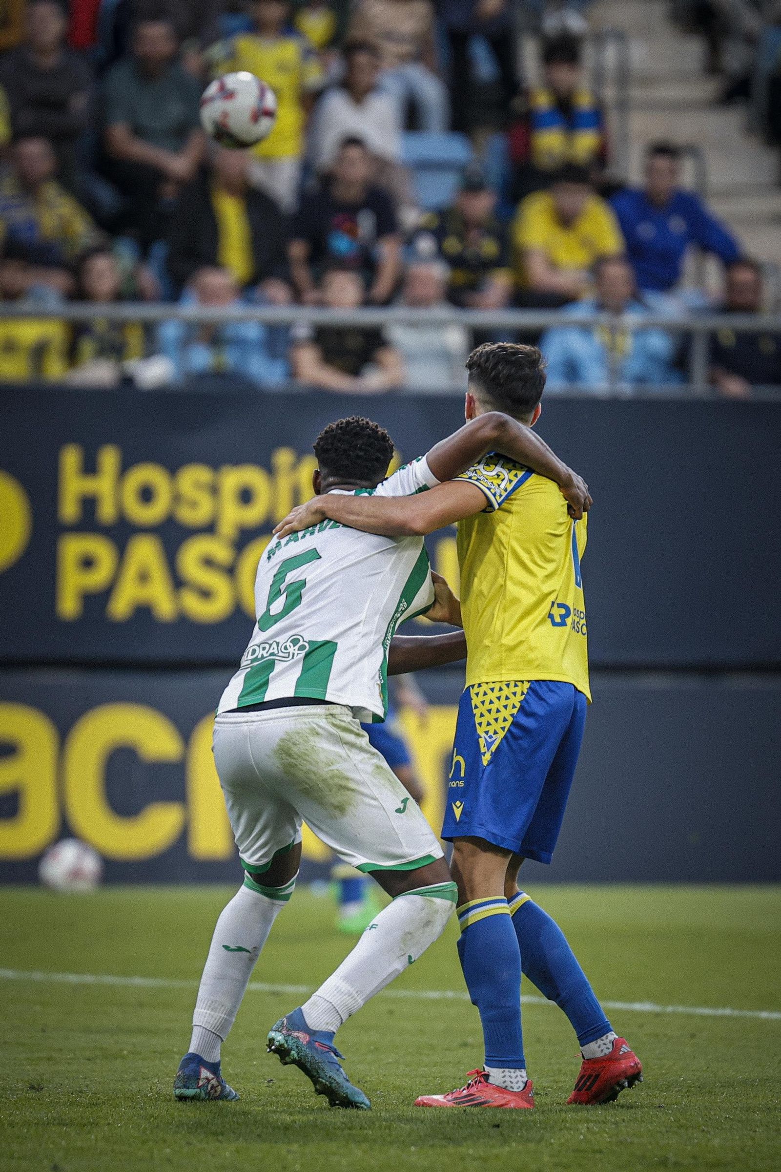 Búscate entre las imágenes del partido de fútbol entre Cádiz CF y Córdoba CF