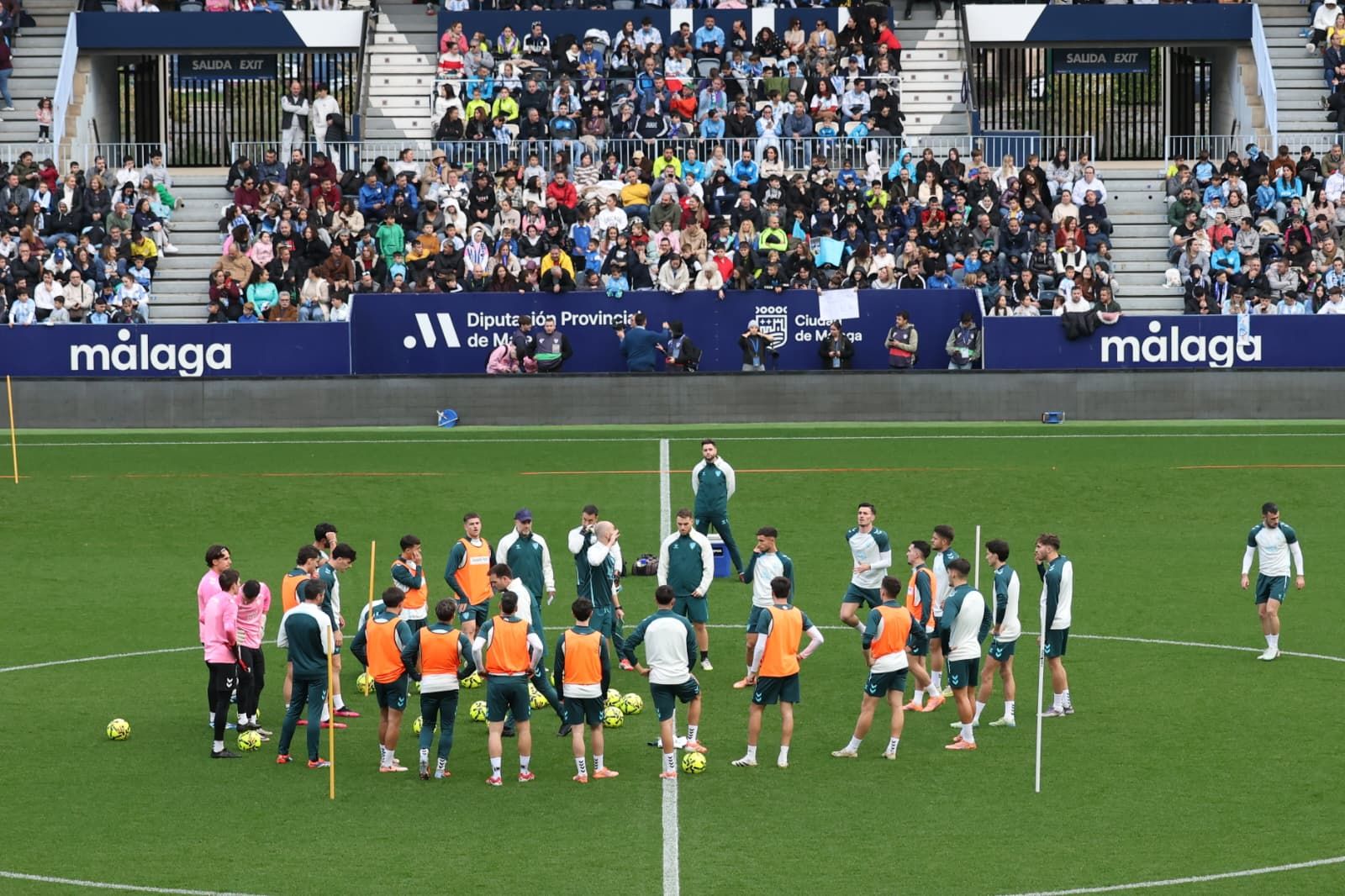 Búscate en las fotos del entrenamiento del Málaga CF en La Rosaleda