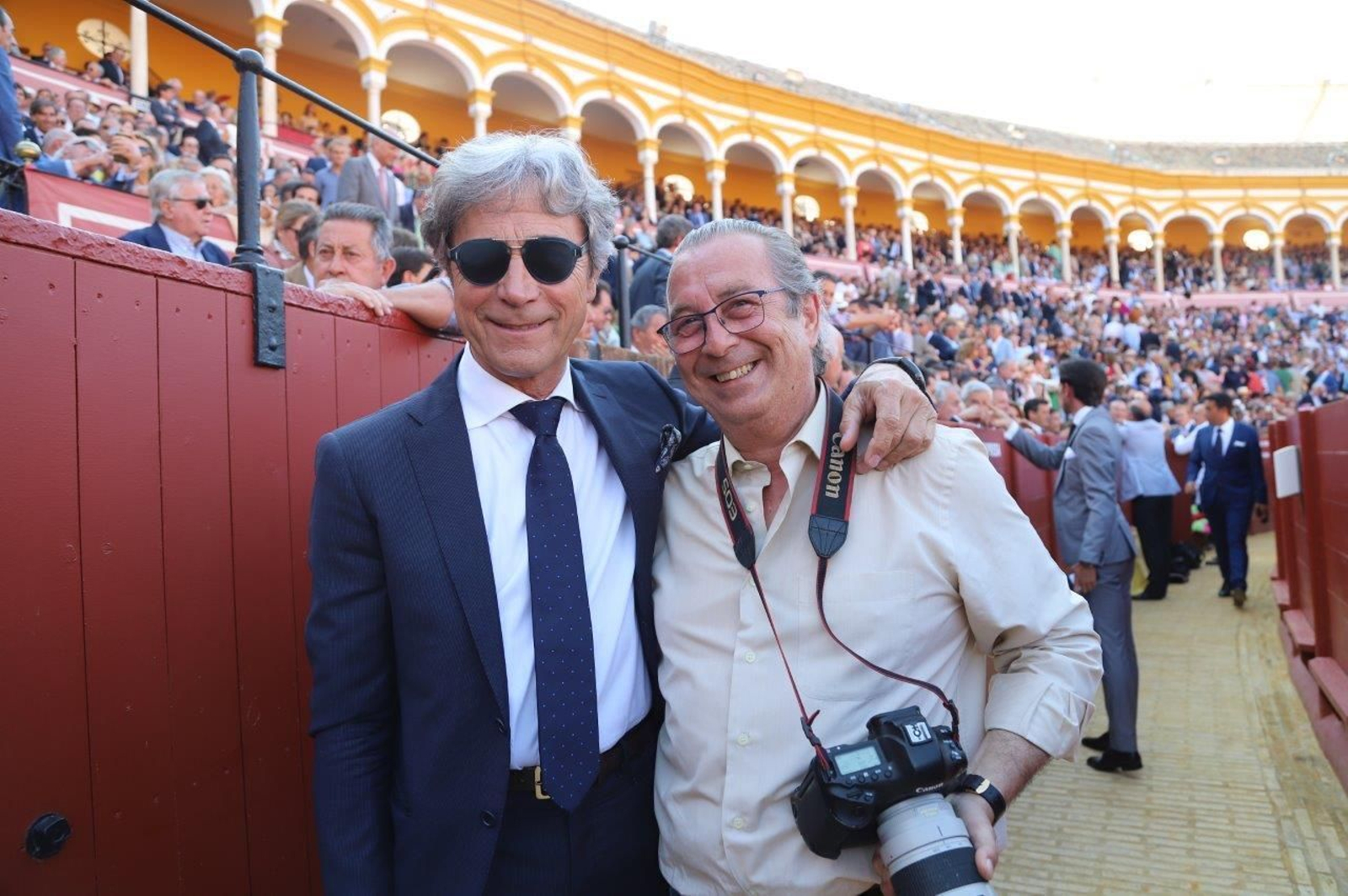 Las fotos de los famosos y la autoridades en la corrida del viernes de Feria de Abril