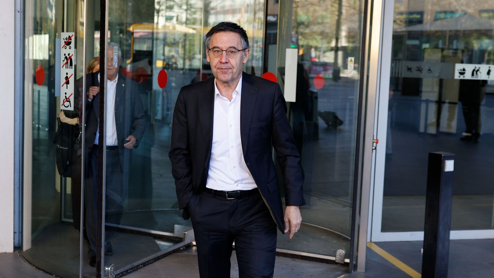 Fotografía de archivo del 27 de octubre de 2025 del expresidente del FC Barcelona, Josep Maria Bartomeu, a su salida de la Ciudad de la Justicia de Barcelona.