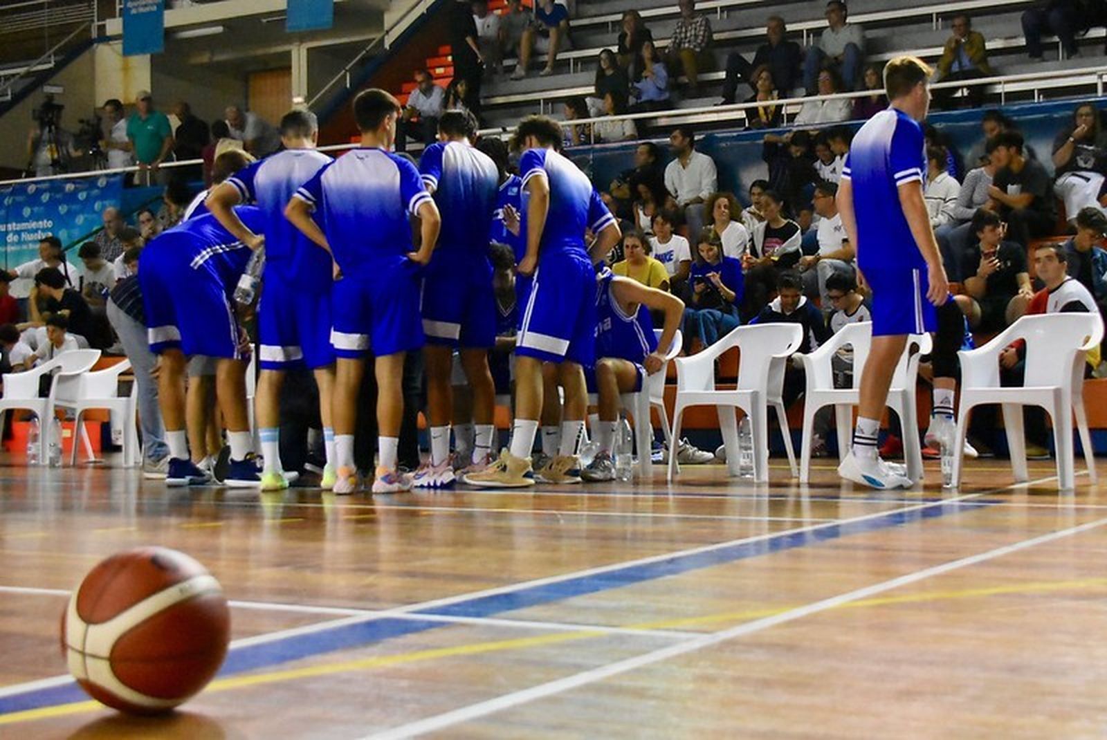 Jugadores del Ciudad de Huelva durante un partido.
