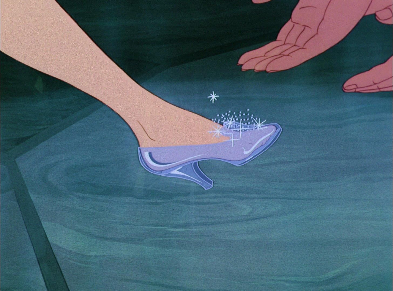 Los zapatitos de cristal de Cenicienta en 'La Cenicienta' (1950). 10 zapatos icónicos del cine