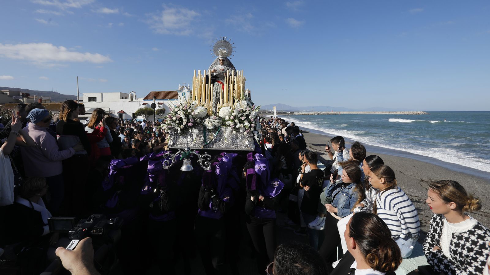 Las fotos del Viernes Santo en la Línea:  Cristo del Mar y Luz y Esperanza Nuestra, Soledad y Santo Entierro, Cristo del Amor y Misericordia y Amargura