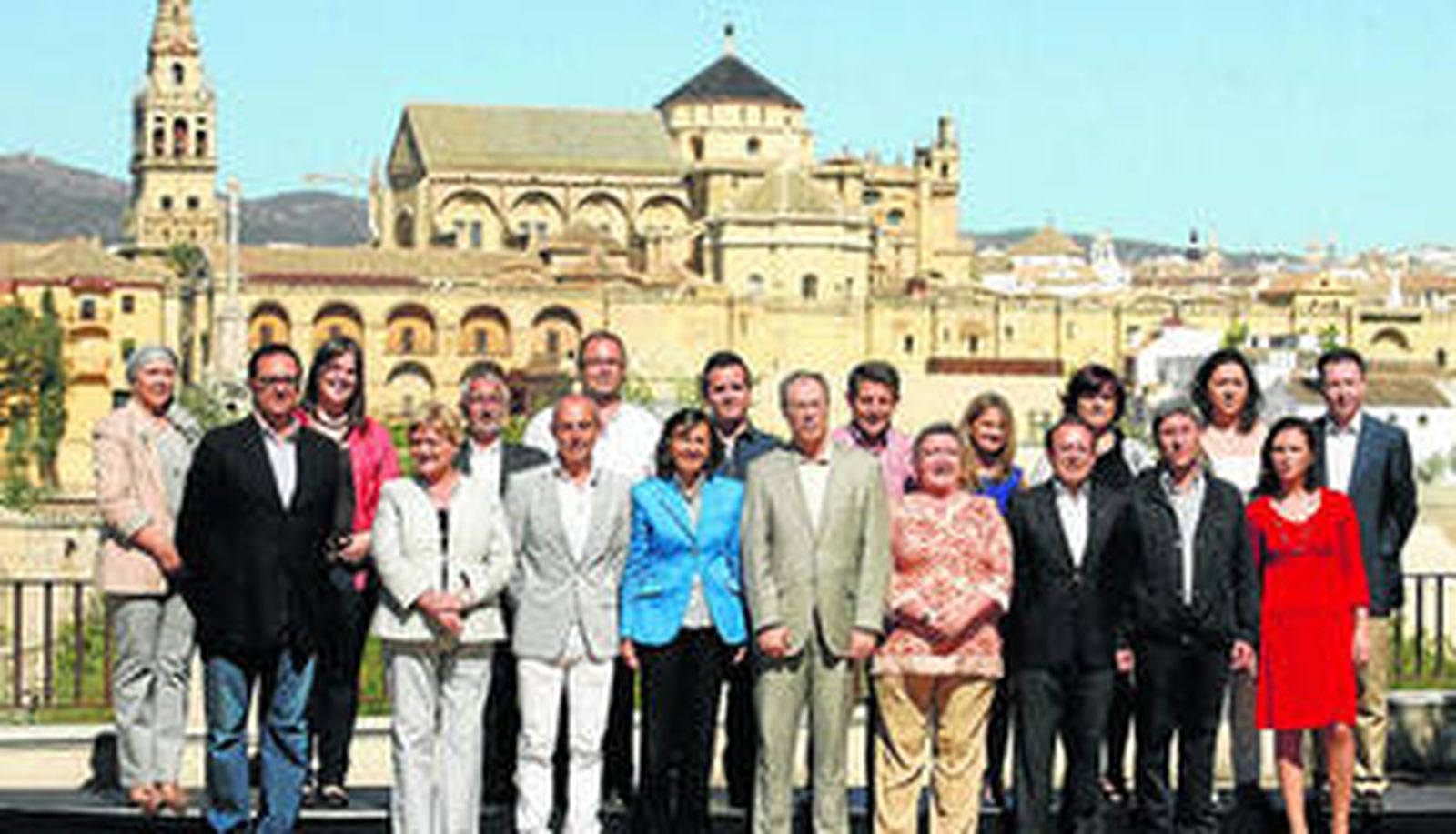 Los candidatos del PSOE al Congreso y al Senado, ayer en la zona de la Ribera.