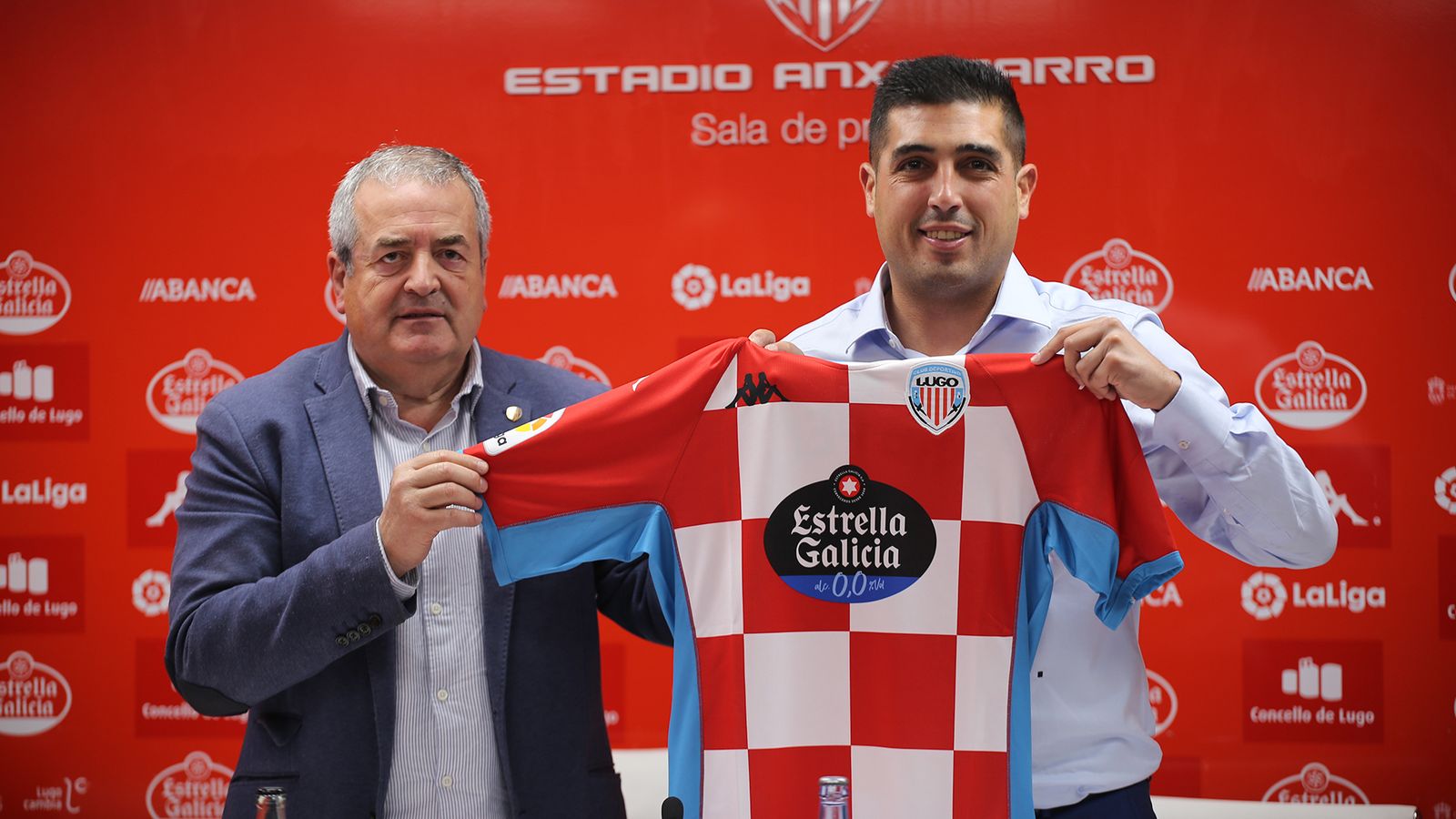 David Peláez (d), durante su presentación con el Lugo