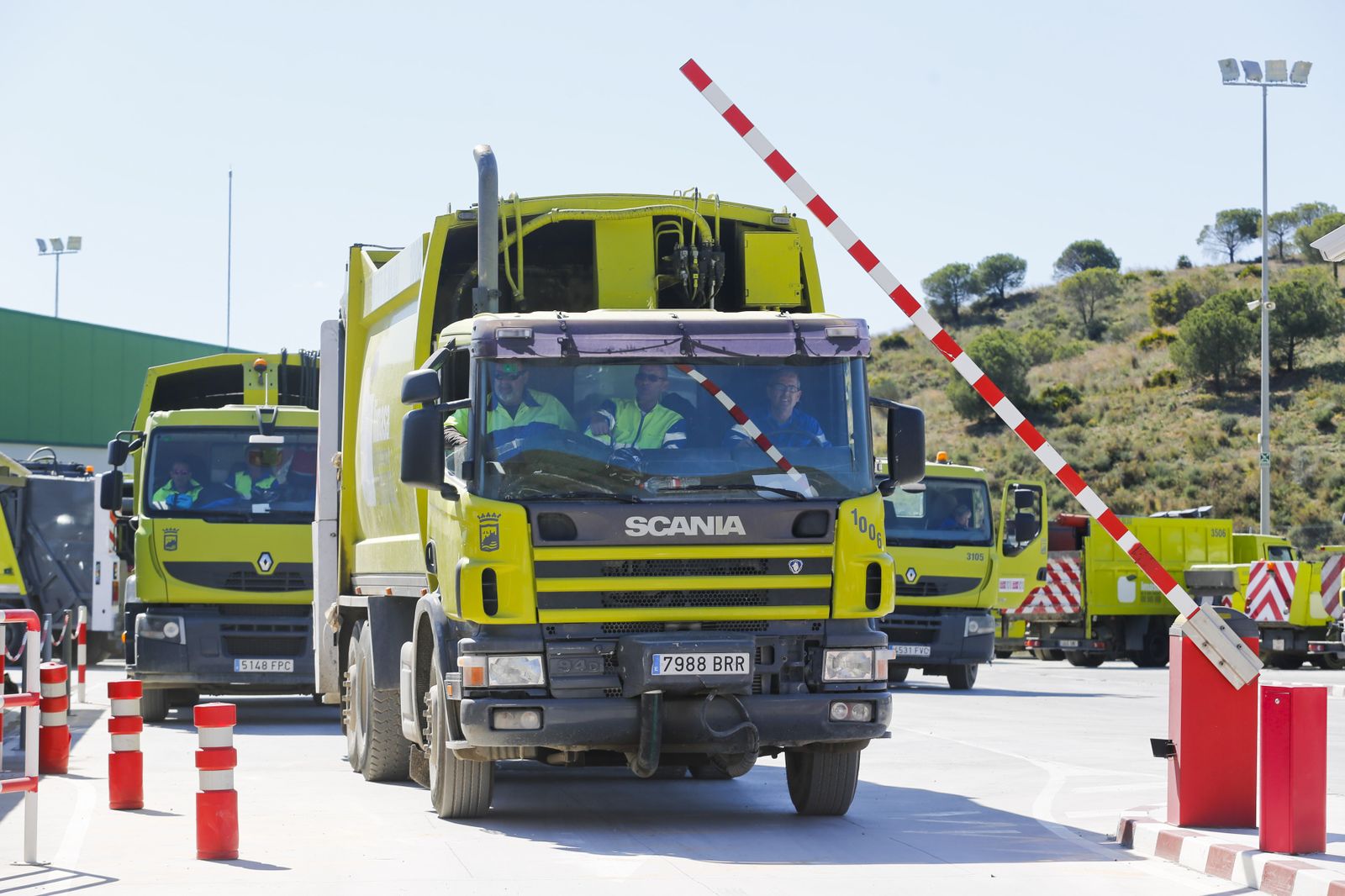Camiones de Limasa en las instalaciones de Los Ruices.