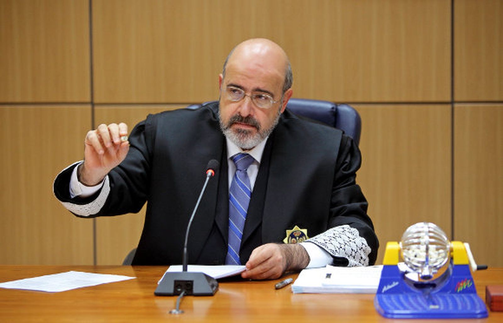 Camps ya tiene 36 candidatos para juzgarle