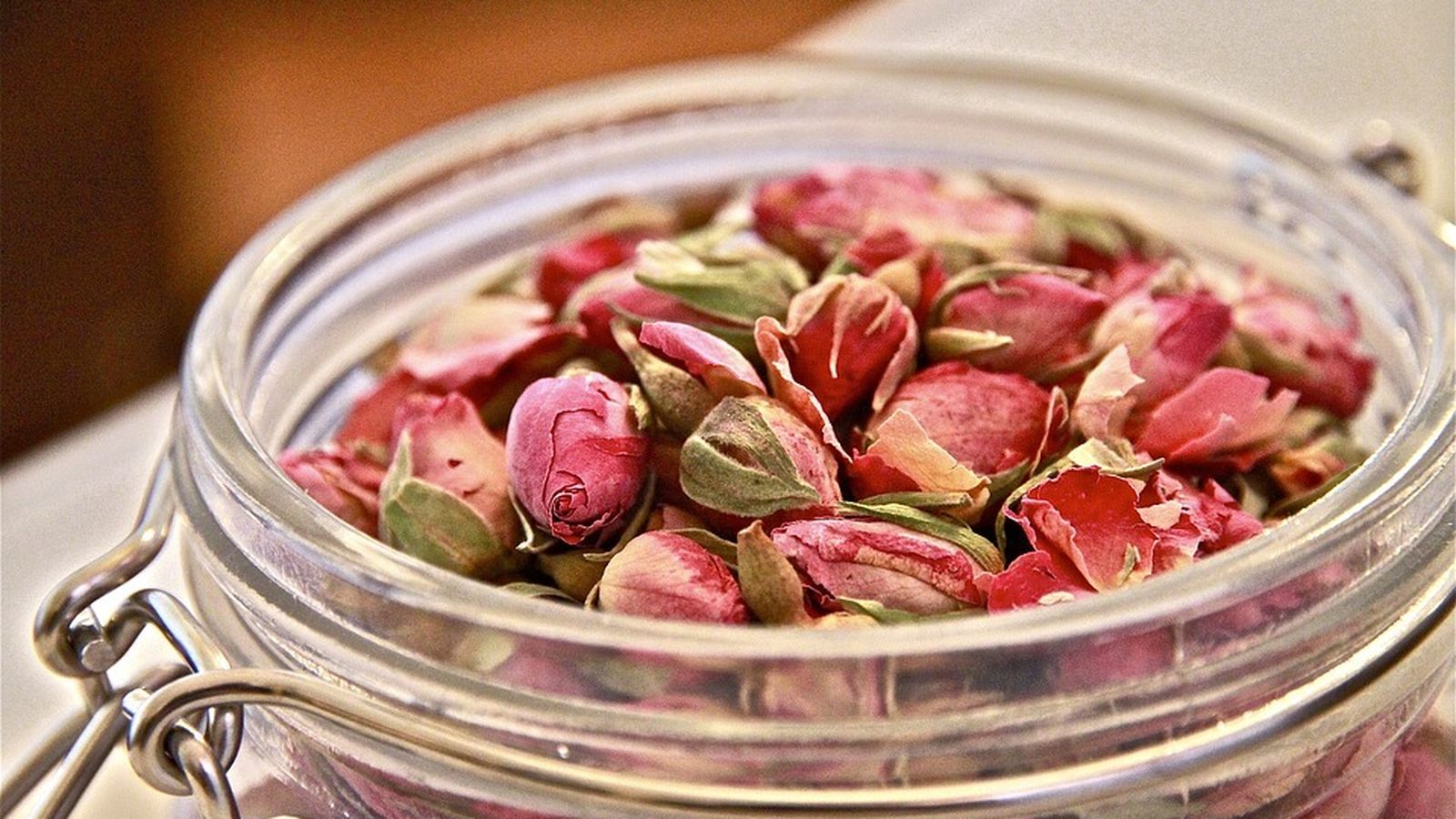 Pétalos de rosa disecados.