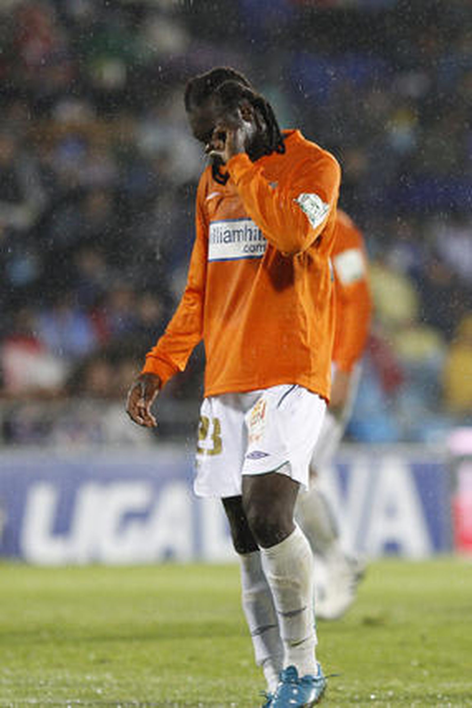 El Málaga pierde en Getafe y cae a puestos de descenso a falta de una jornada. / LOF