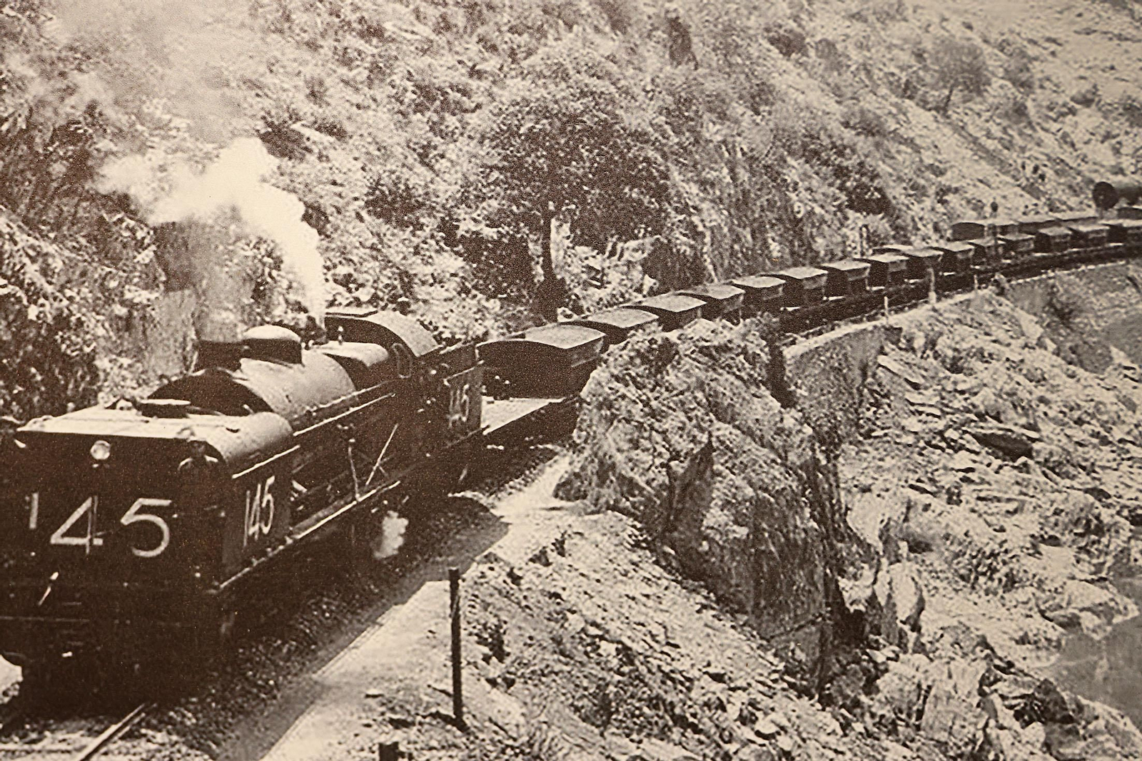 Imágenes de la exposición sobre la llegada del ferrocarril a Huelva, amigos del Río Tinto