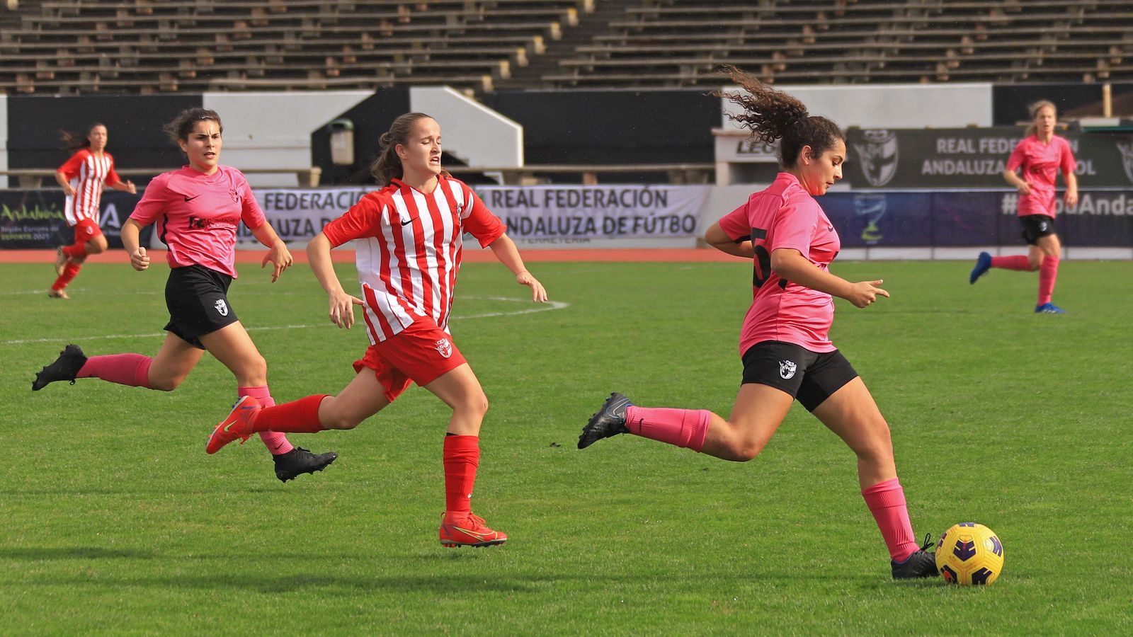 Fotos de las finales del Campeonato de Andalucía de Selecciones Provinciales de futbol femenino sub-15 y sub-17 en La Línea