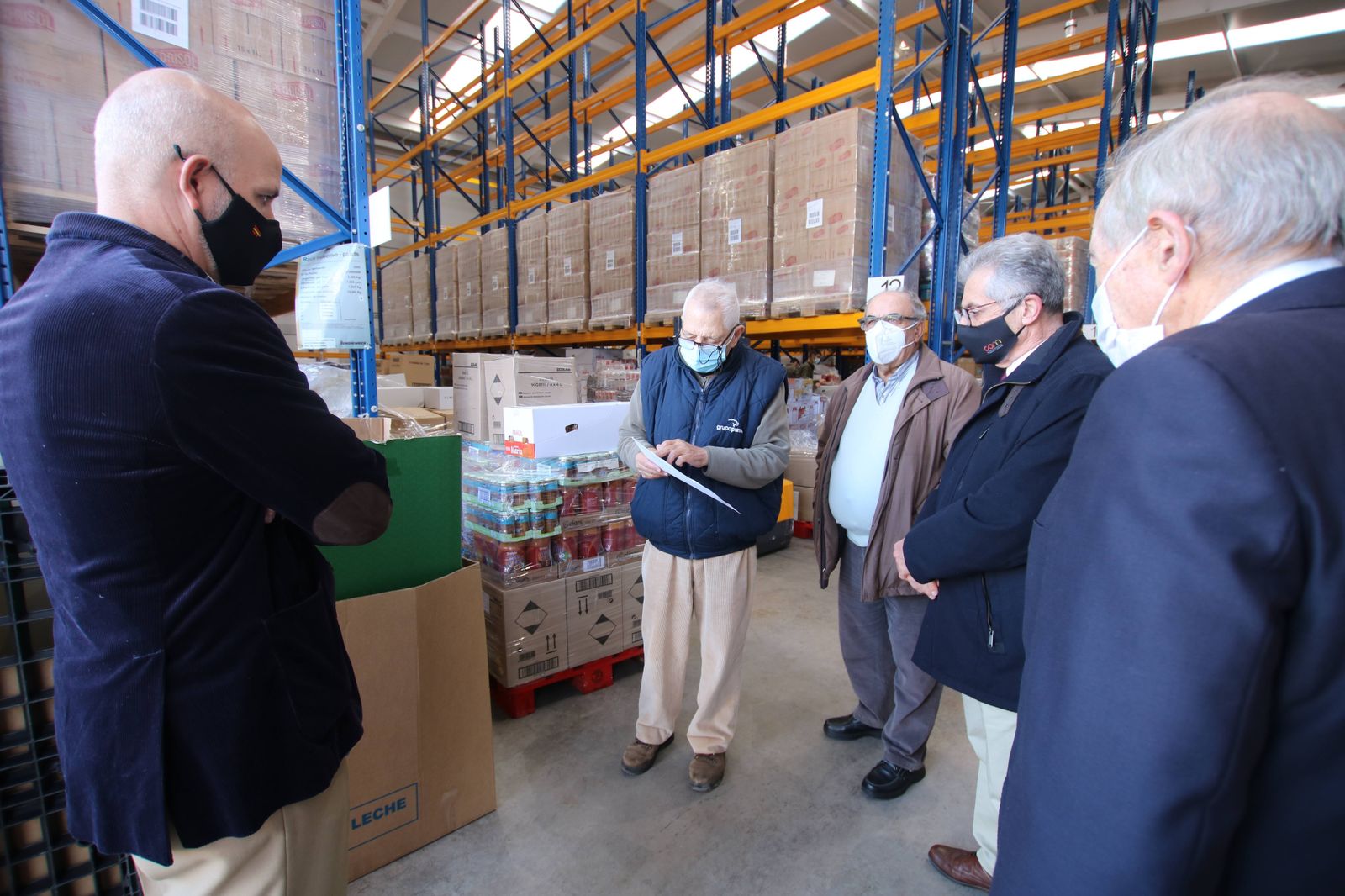 Visita de representantes del Colegio de Médicos al Banco de Alimentos.