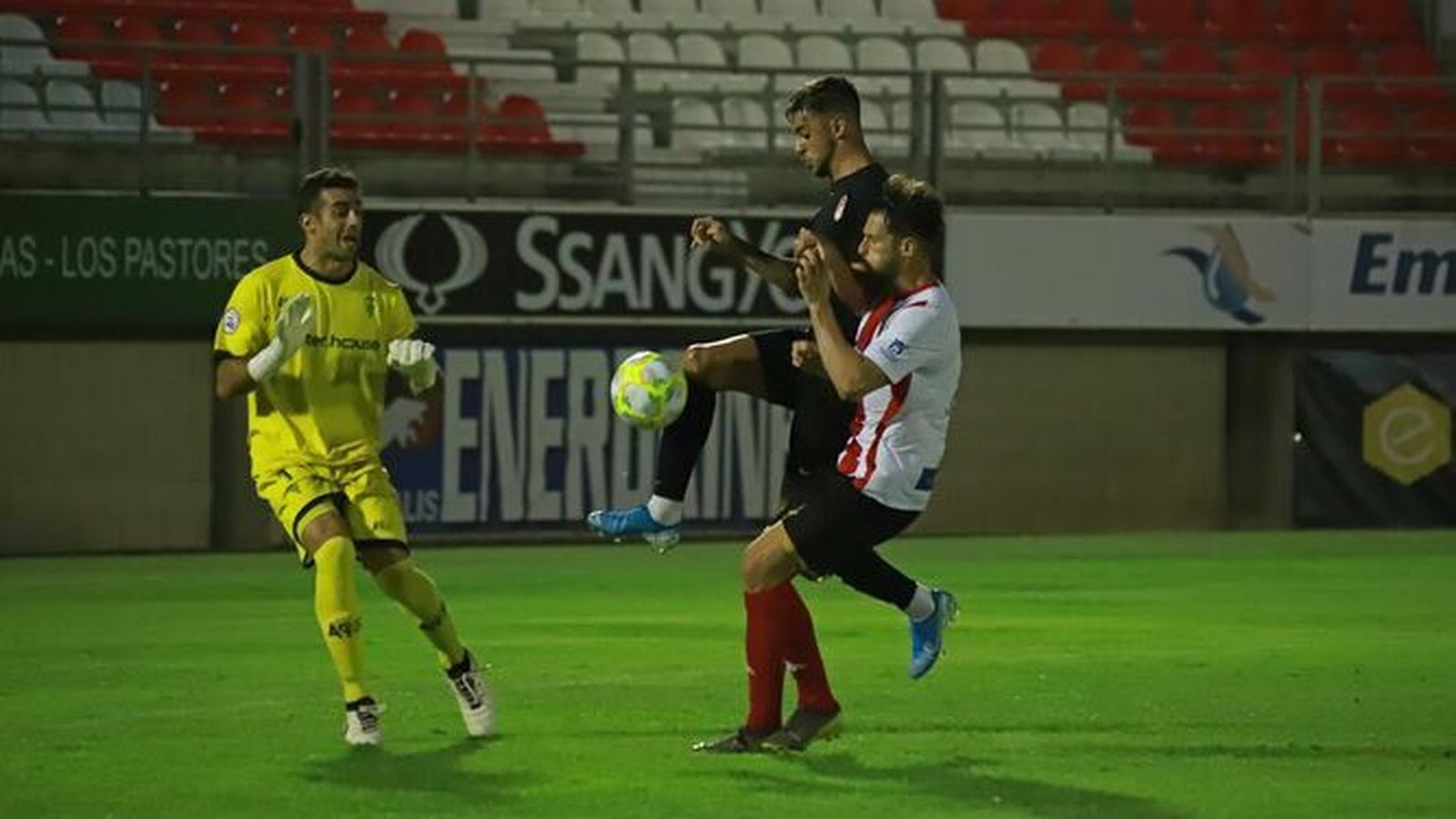 Romero, en una salida sobre el césped del Nuevo Mirador