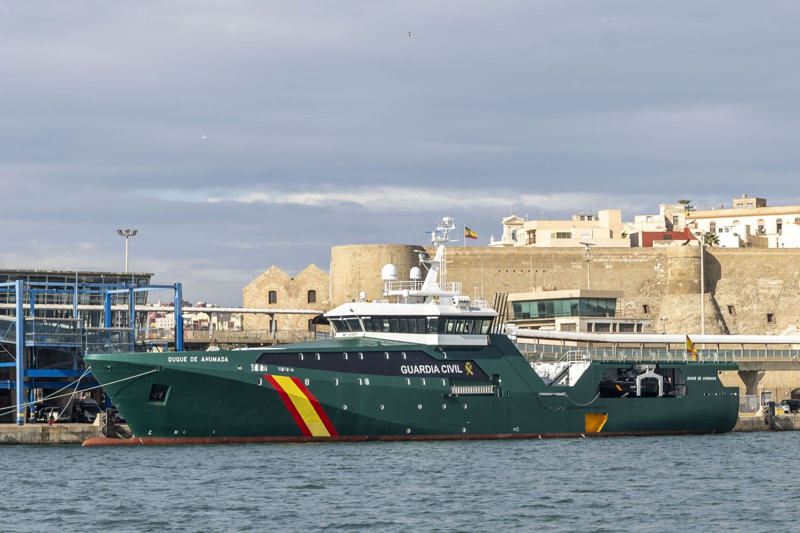 El 'Duque de Ahumada', en el Puerto de Melilla.