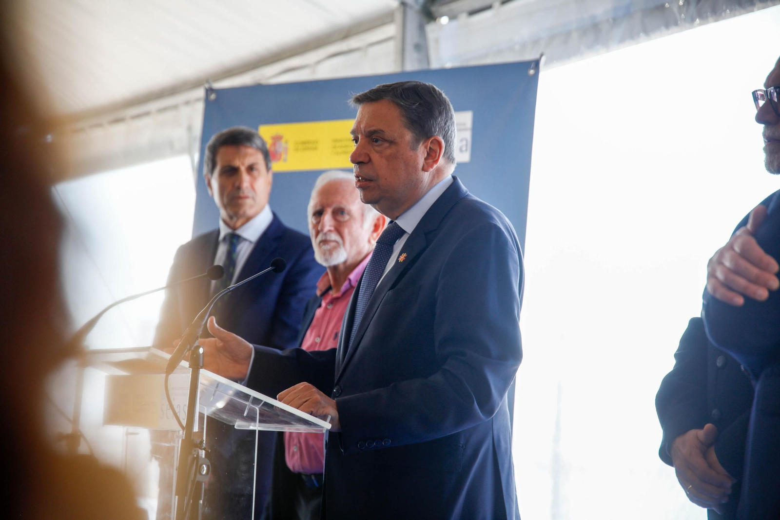 El ministro de Agricultura, Pesca y Alimentación, Luis Planas visita una de las balsas de la CUNC, en imágenes