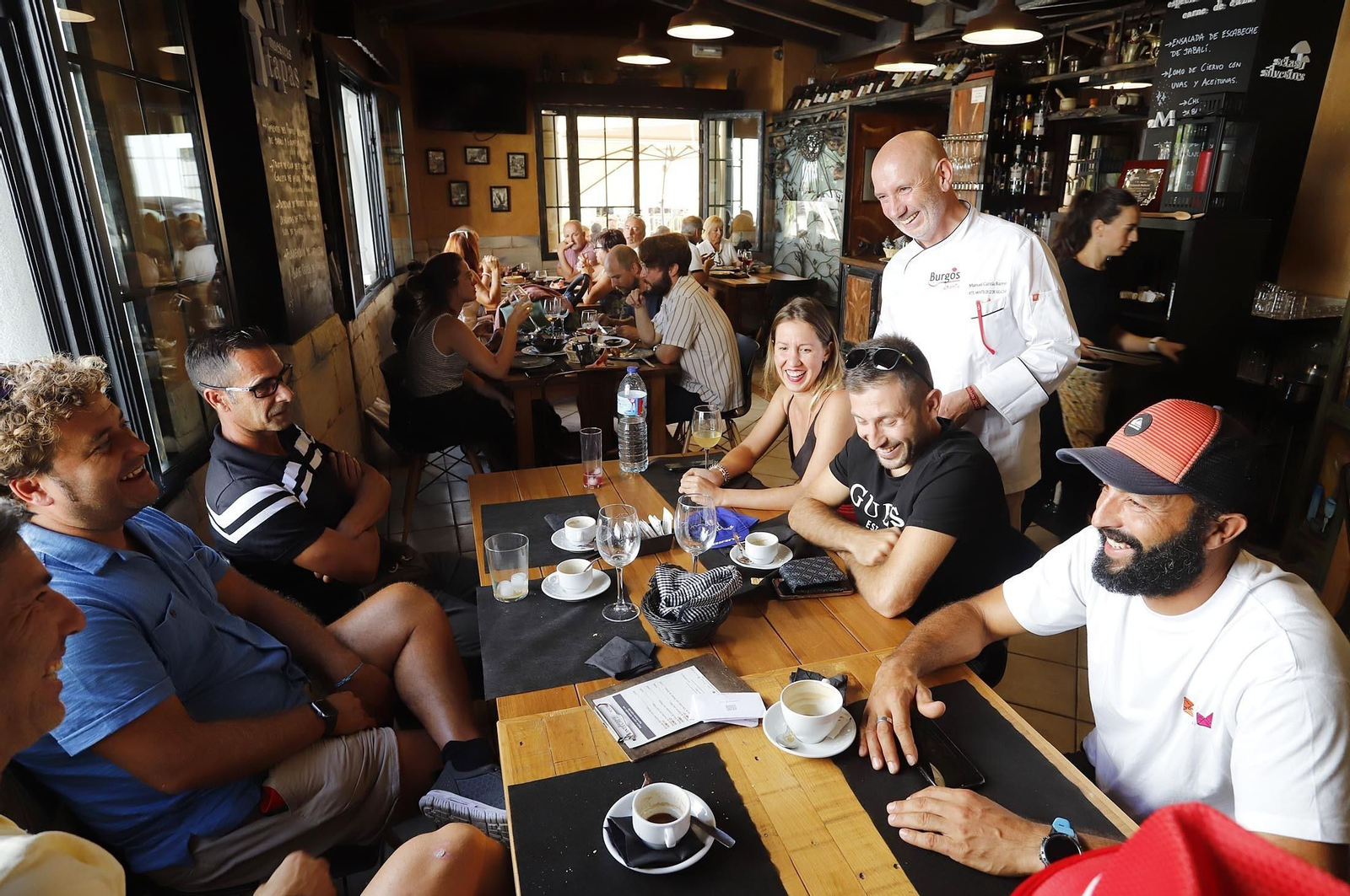 Imágenes de la Vuelta Ciclista a España en su salida desde Aracena en la 17ª etapa