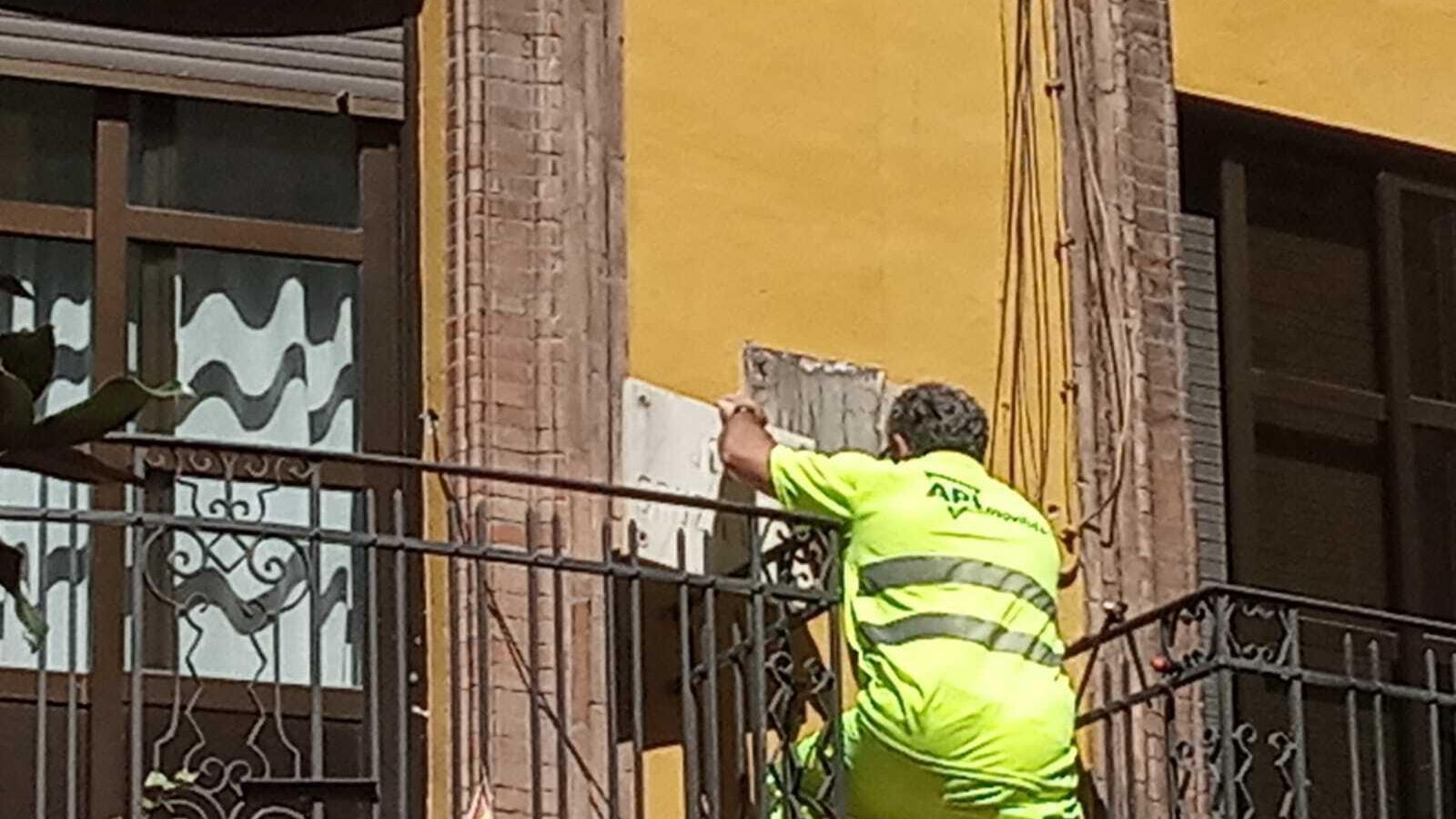 Cambio de la placa de José Cruz Conde Cambio de la placa de José Cruz Conde