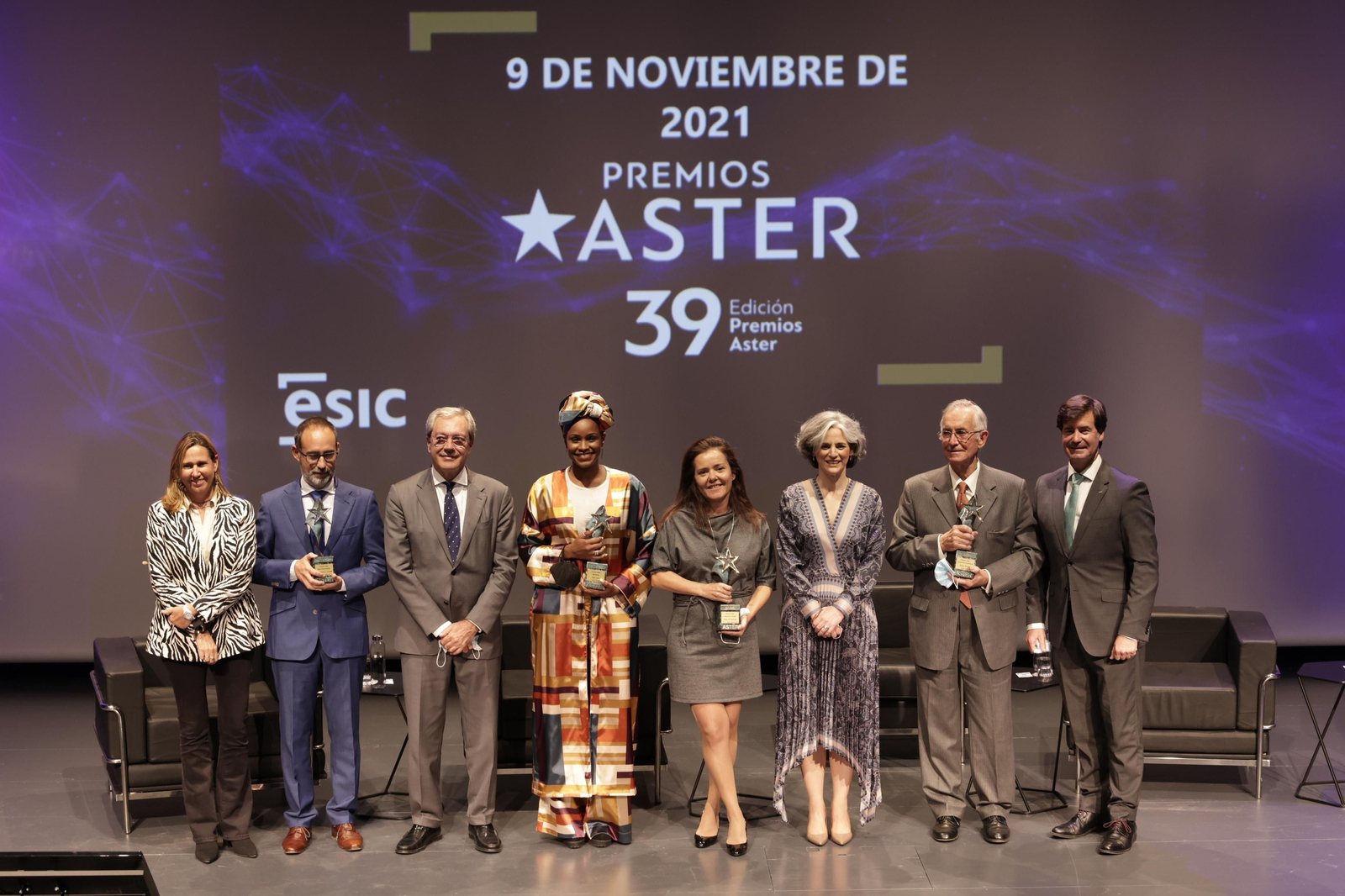 Los galardonados en la 39 edición de los Premios Aster de Andalucía Occidental de ESIC Sevilla.