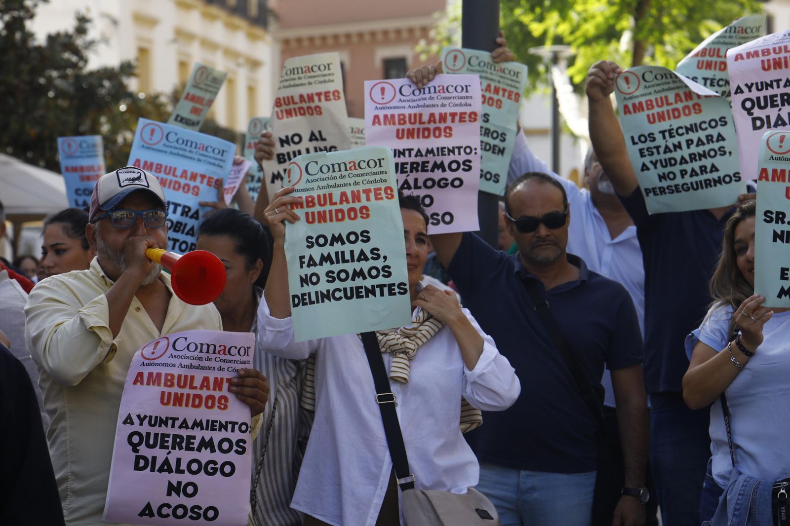 La protesta de los comerciantes ambulantes en Córdoba, en imágenes