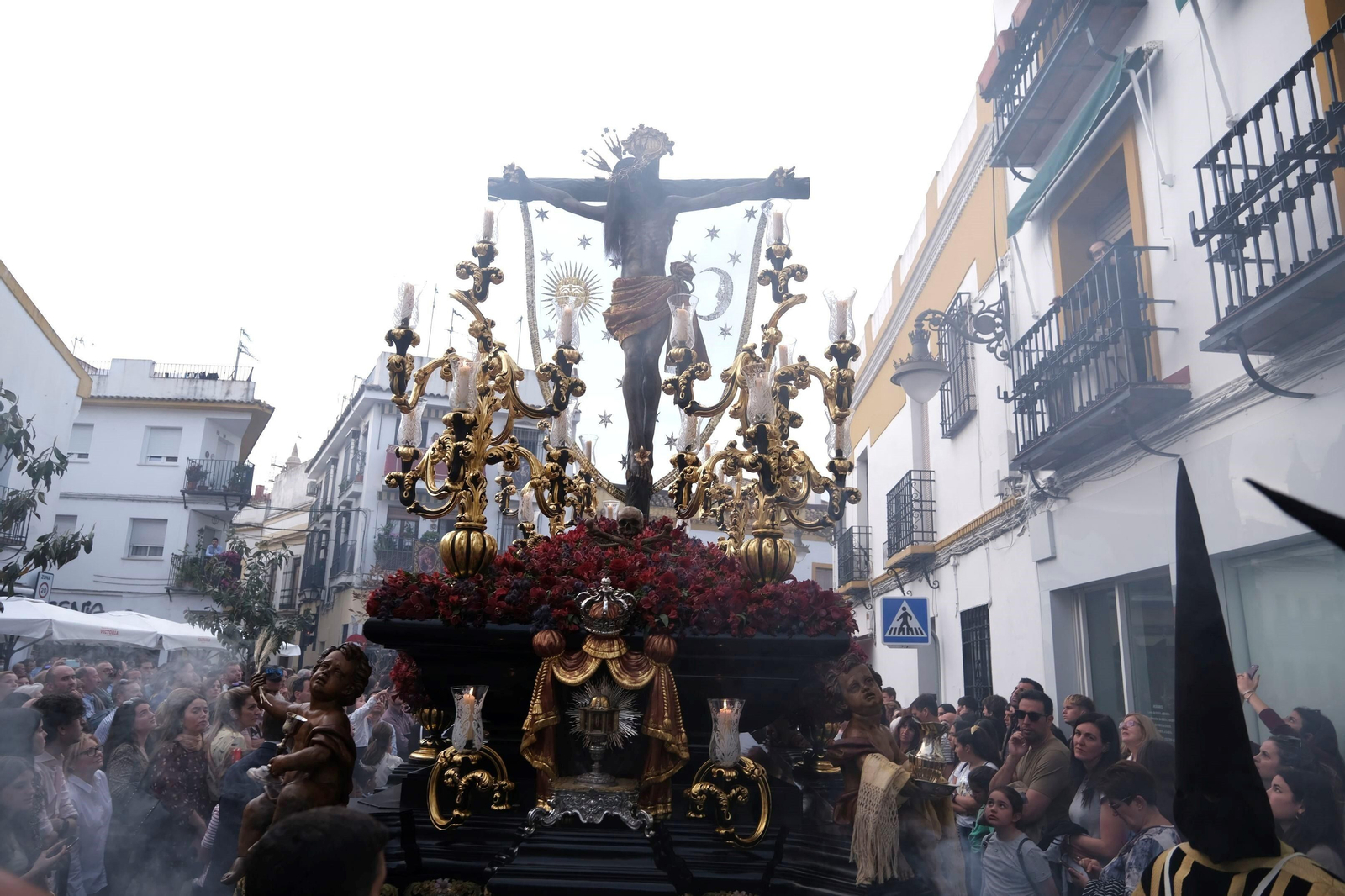 Lunes Santo en Córdoba: la procesión del Remedio de Ánimas, en imágenes