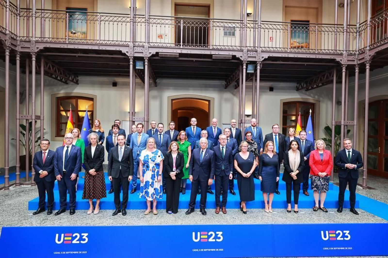 Foto de familia de la reunión de ministros y mandatarios europeos de Desarrollo en Cádiz.
