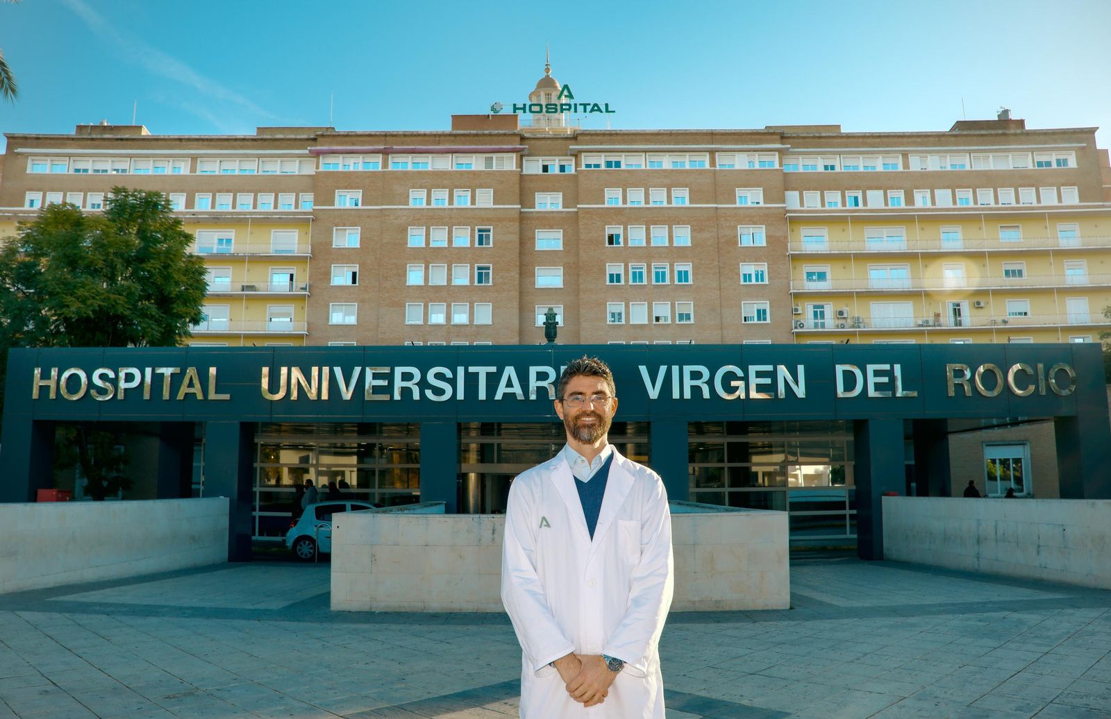 El doctor Javier Ampuero.
