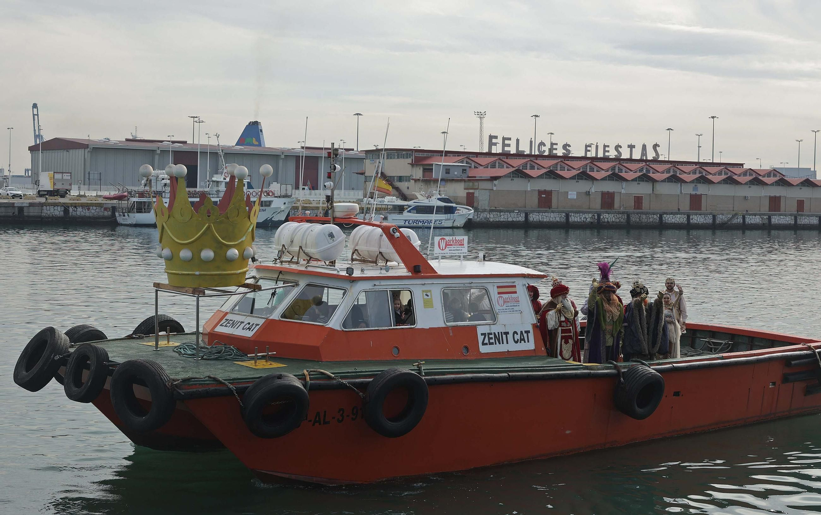 Búscate en las fotos del Arrastre de Latas 2025 en Algeciras