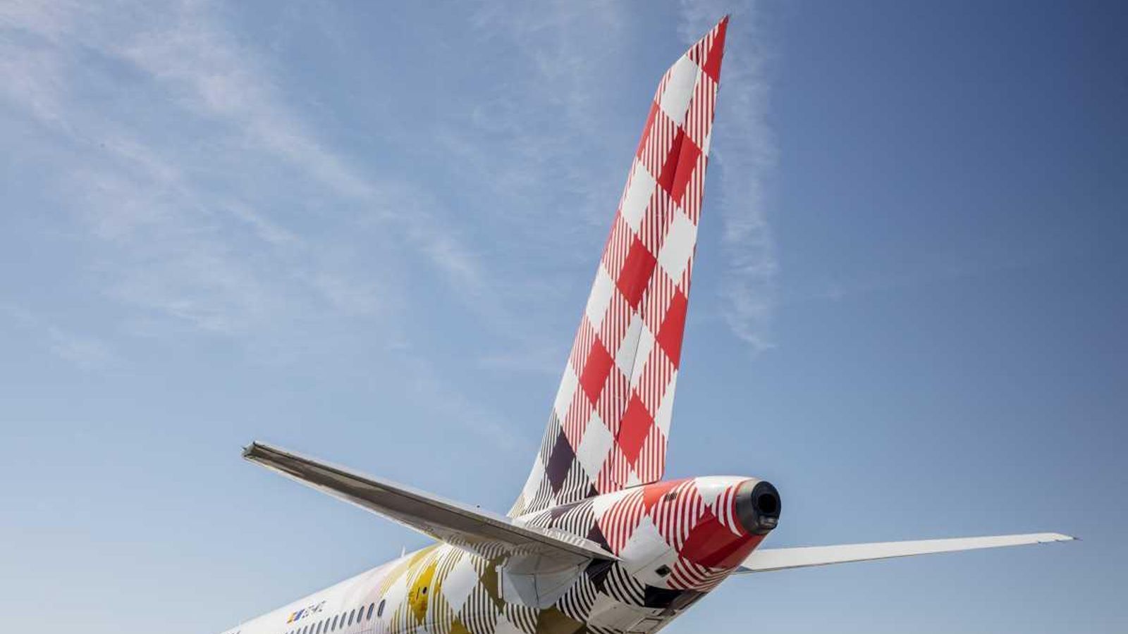 La cola de un avión de Volotea.