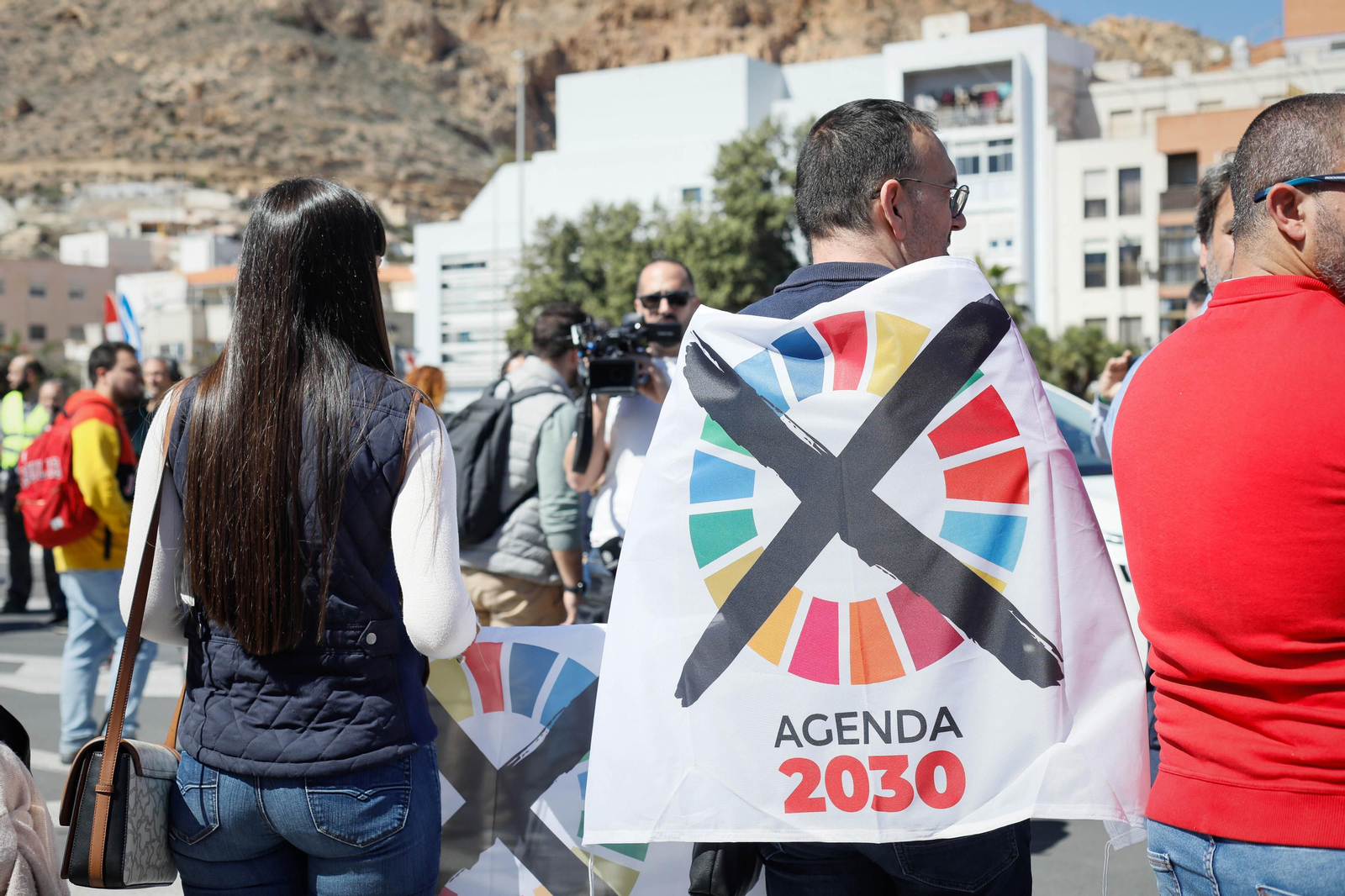 Los agricultores colapsan el puerto de Almería