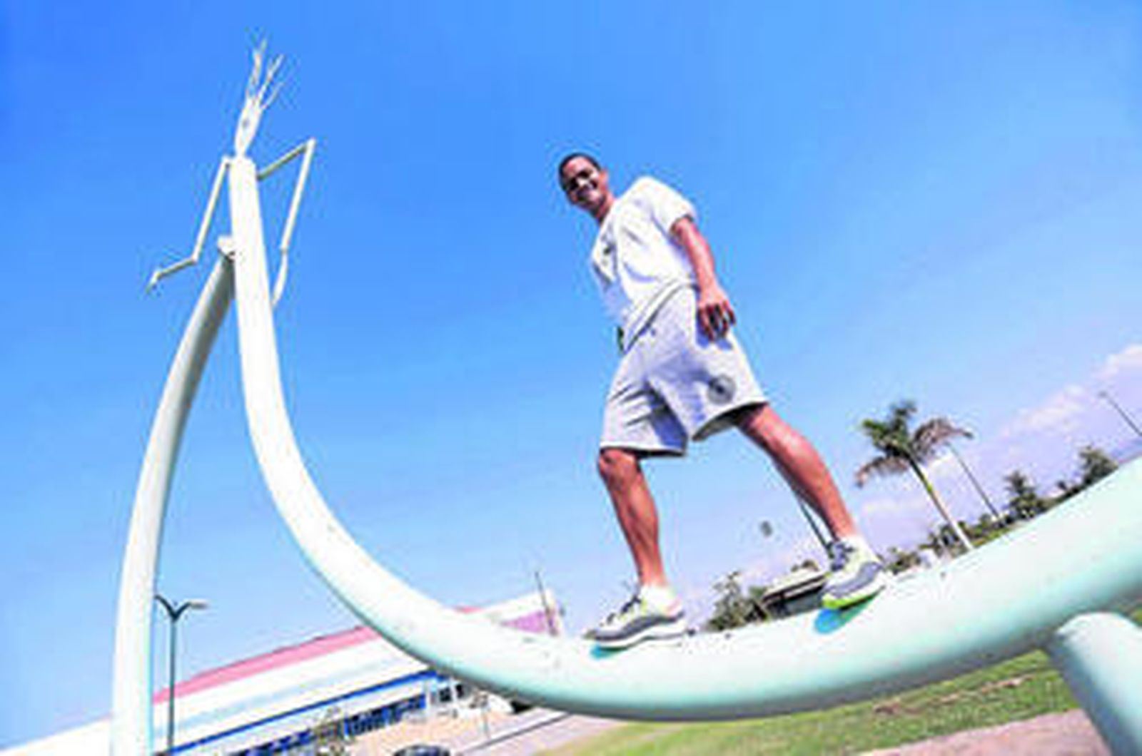 Roberto Rosales posa en las inmediaciones del Estadio Ciudad de Málaga.