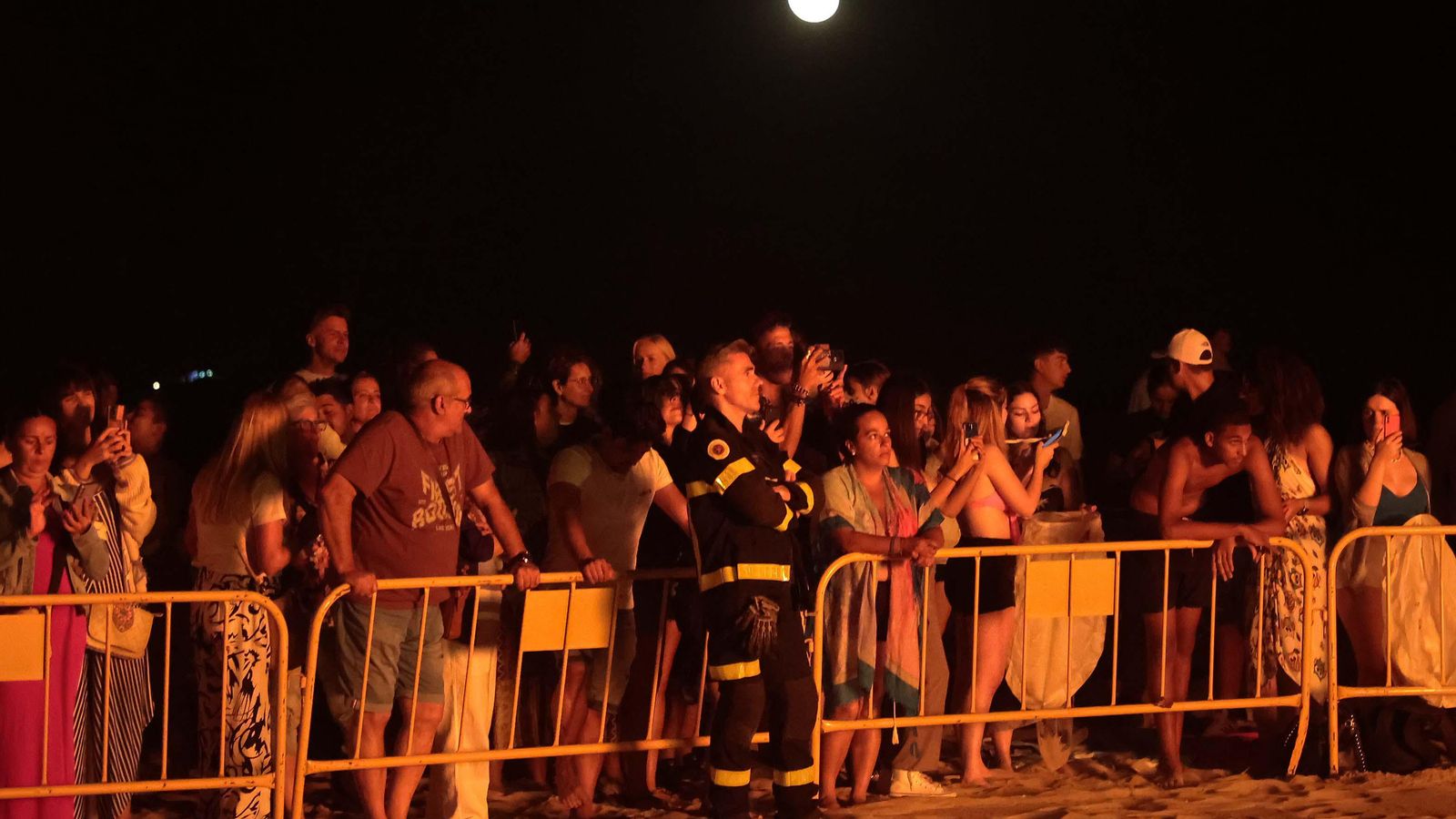 Fotos de la noche de San Juan en la playa de Getares