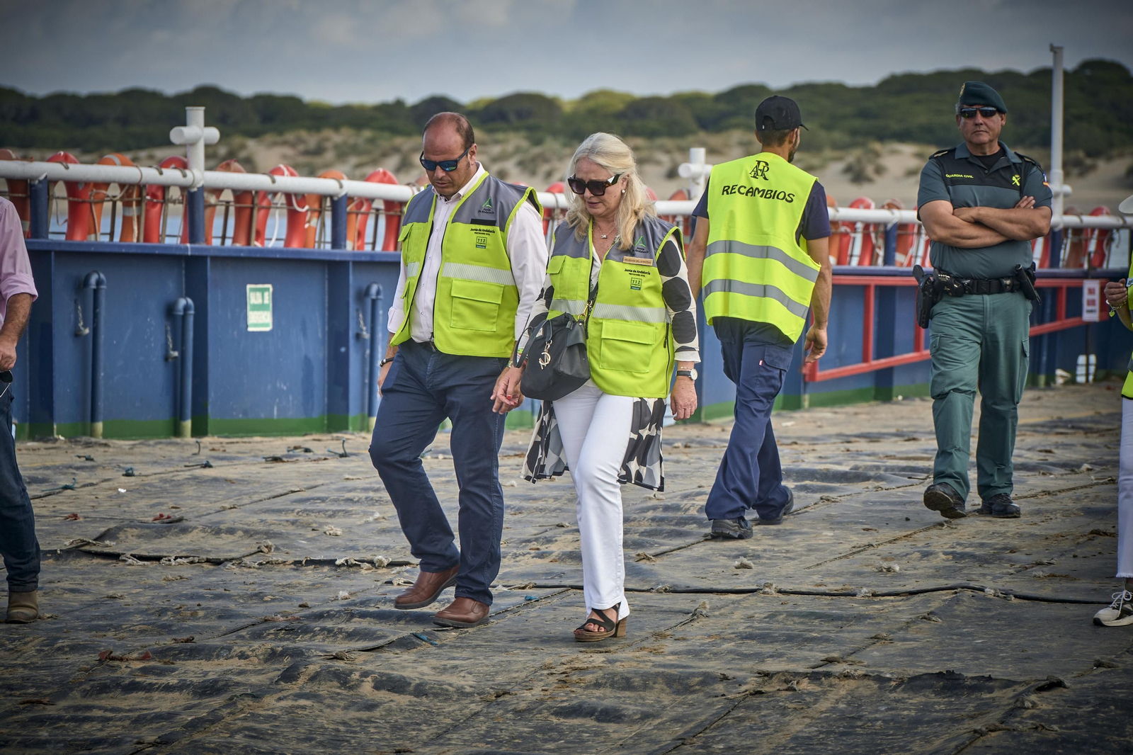 El embarque de las hermandes rocieras de Cádiz en Bajo de Guía
