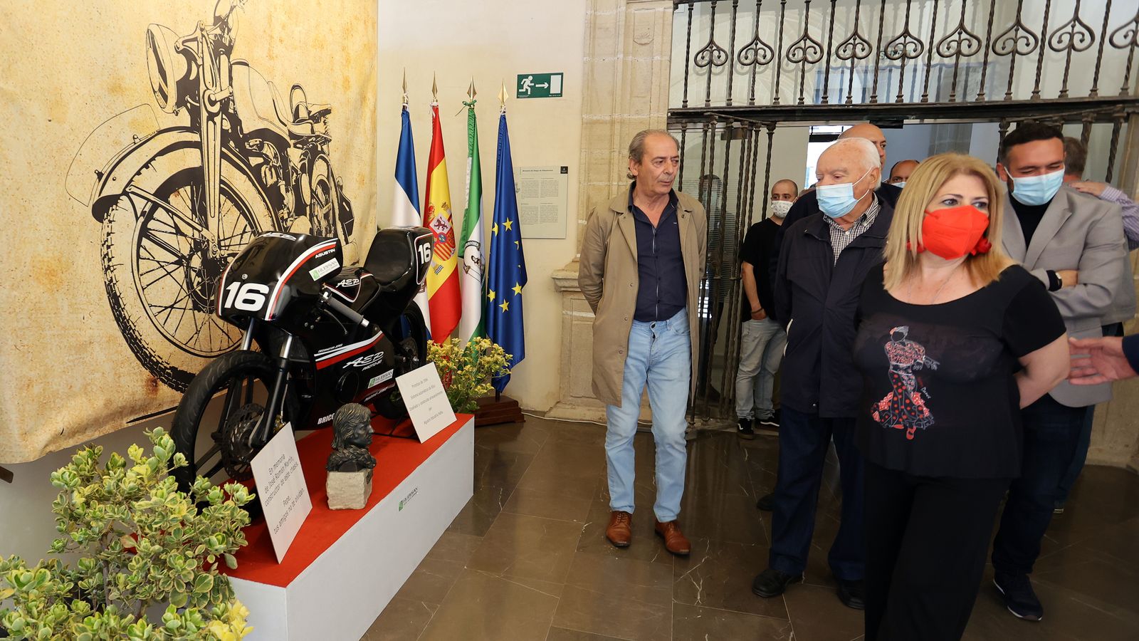 Exposición de motos clásicas en los Claustros