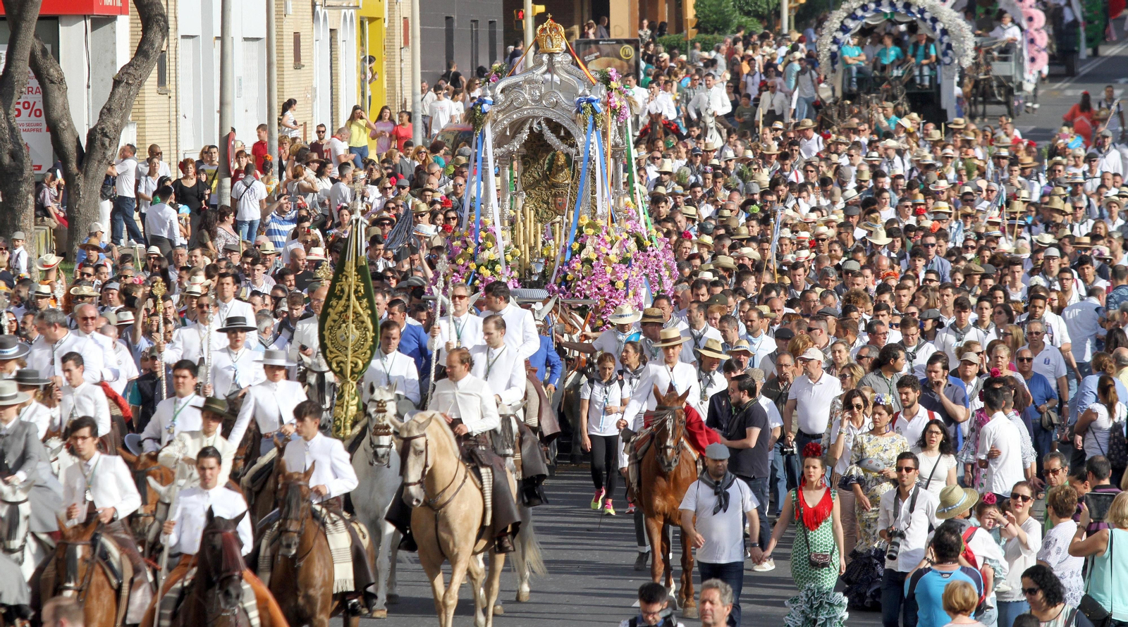 Imágenes de la salida de la Hermandad de Huelva