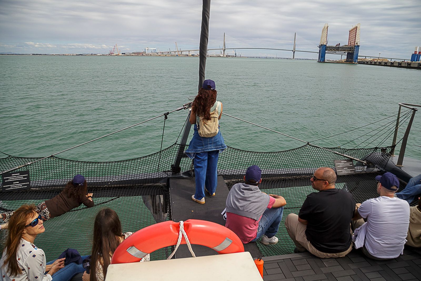 Fueron muchos los gaditanos y turistas que quisieron acercarse un poco más al, a veces, desconocido puerto de Cádiz