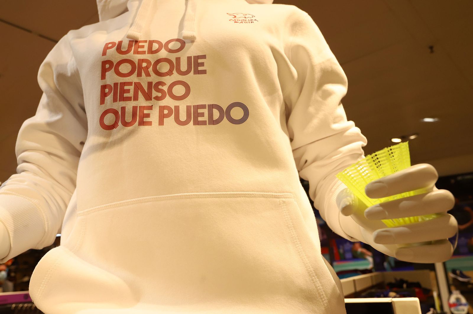 Huelva 2021: Carolina Marín firma autógrafos en el Corte Inglés de Huelva durante el Mundial de Bádminton