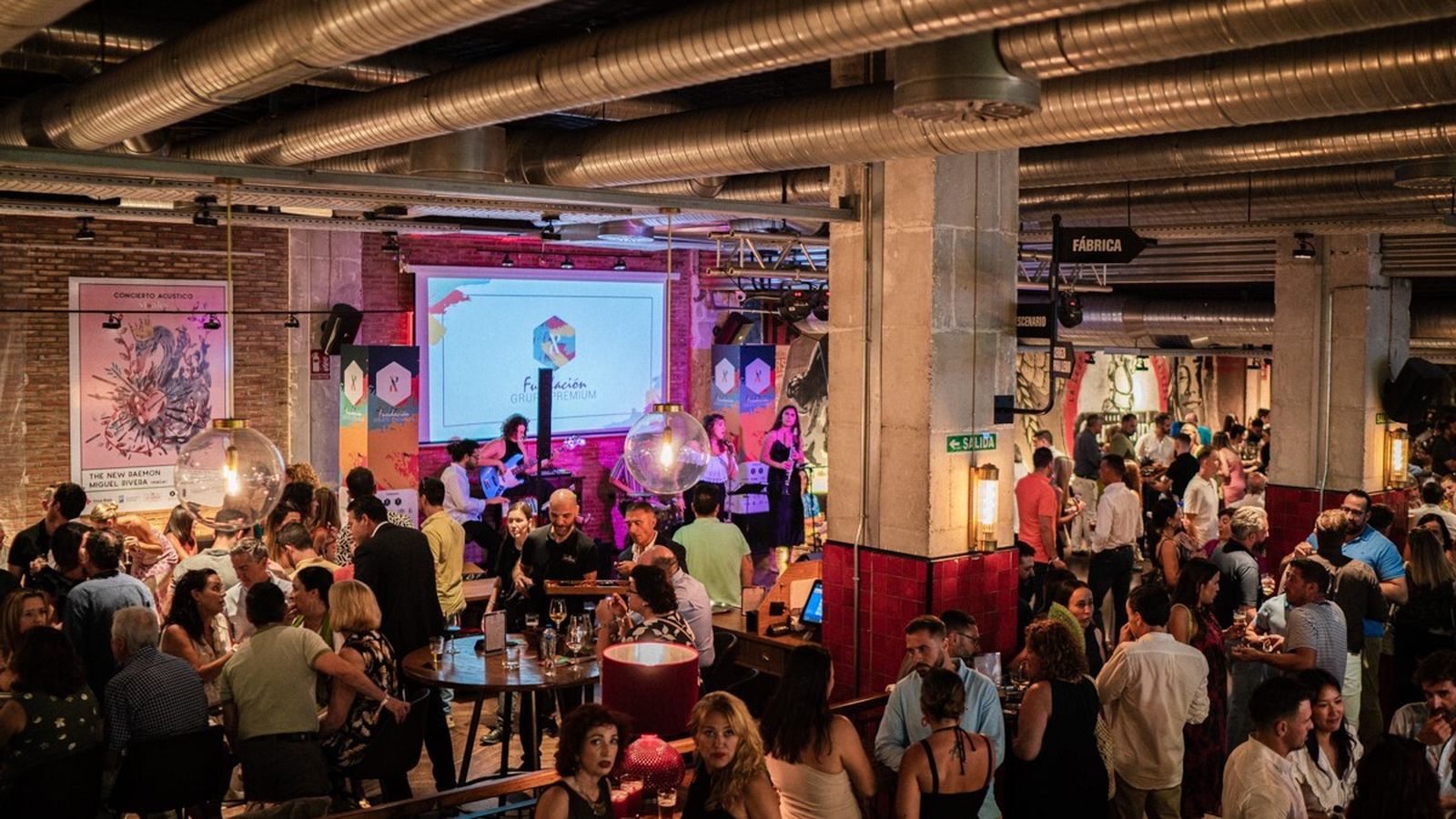 Público en el acto de presentación este jueves en La Fábrica.