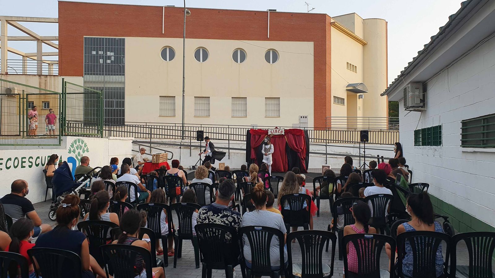 La Barriada de Andalucía disfrutó de las peripecias de 'V de Banana'