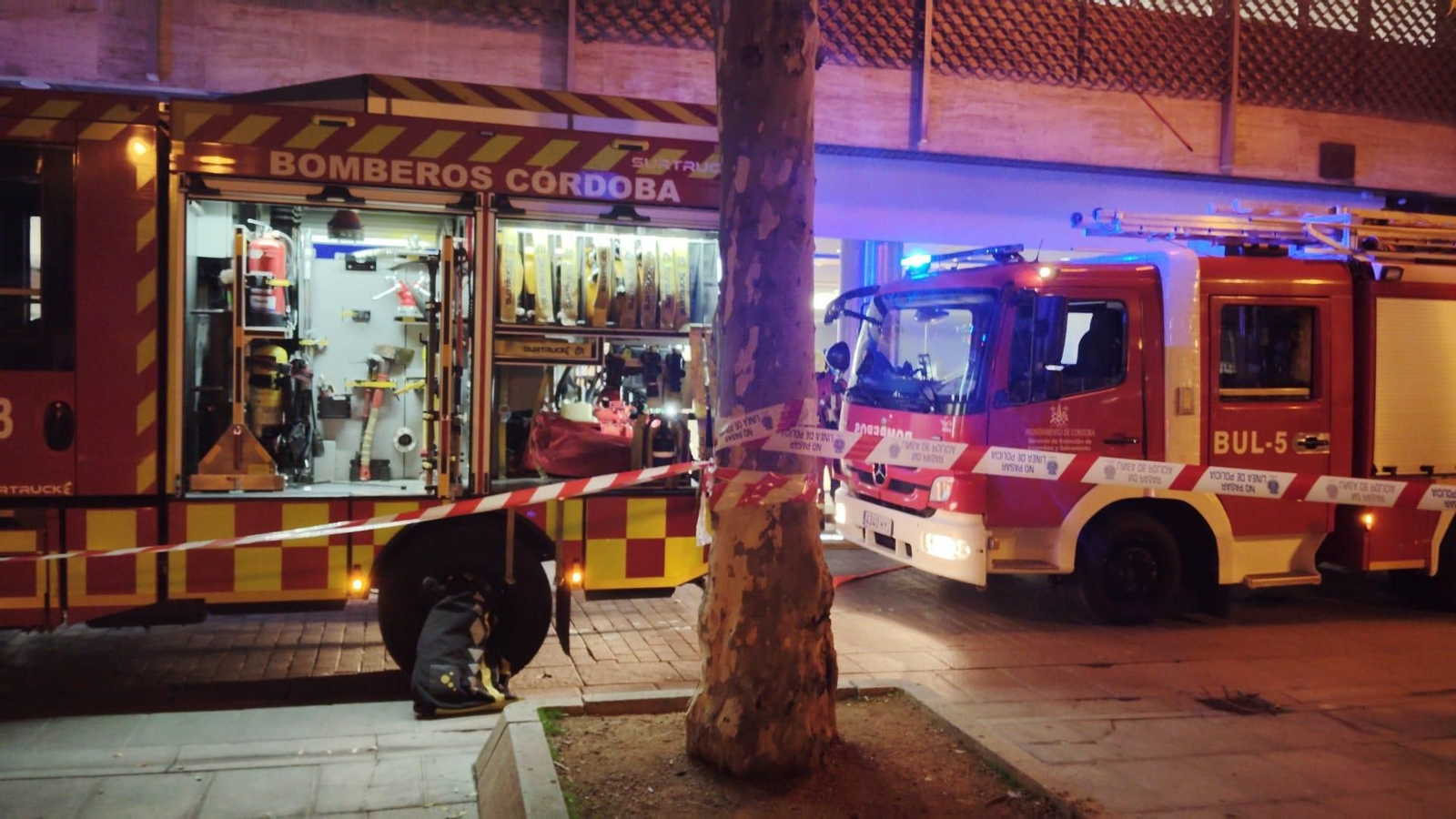 Los bomberos actúan en Gran Capitán.