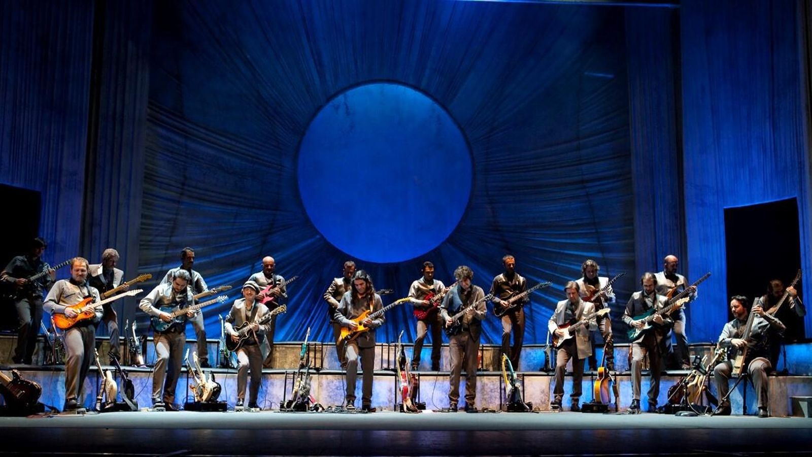 Sinfonity, la orquesta de guitarras eléctricas, en un concierto.