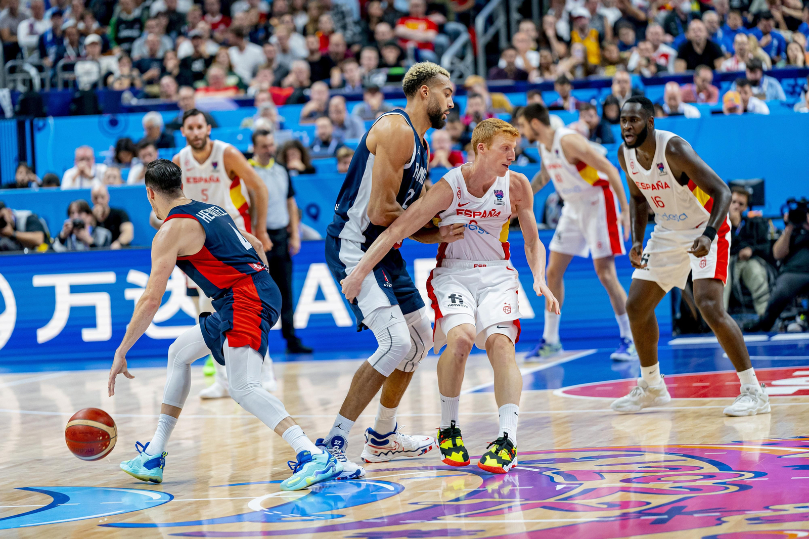 Las fotos de Alberto Díaz y Darío Brizuela en la victoria de España sobre Francia en la final del Eurobásket.