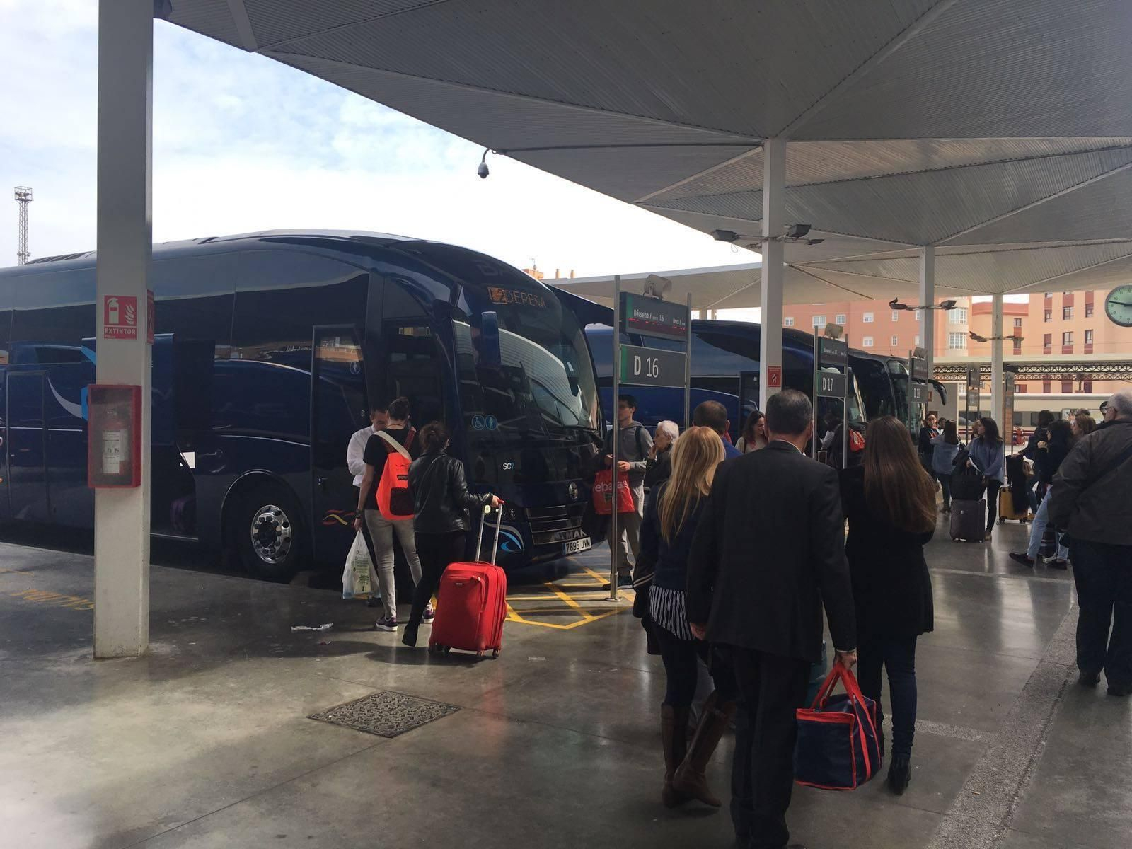 Cuenta atrás para los descuentos: 50% en el autobús a Madrid y trenes gratis a Granada