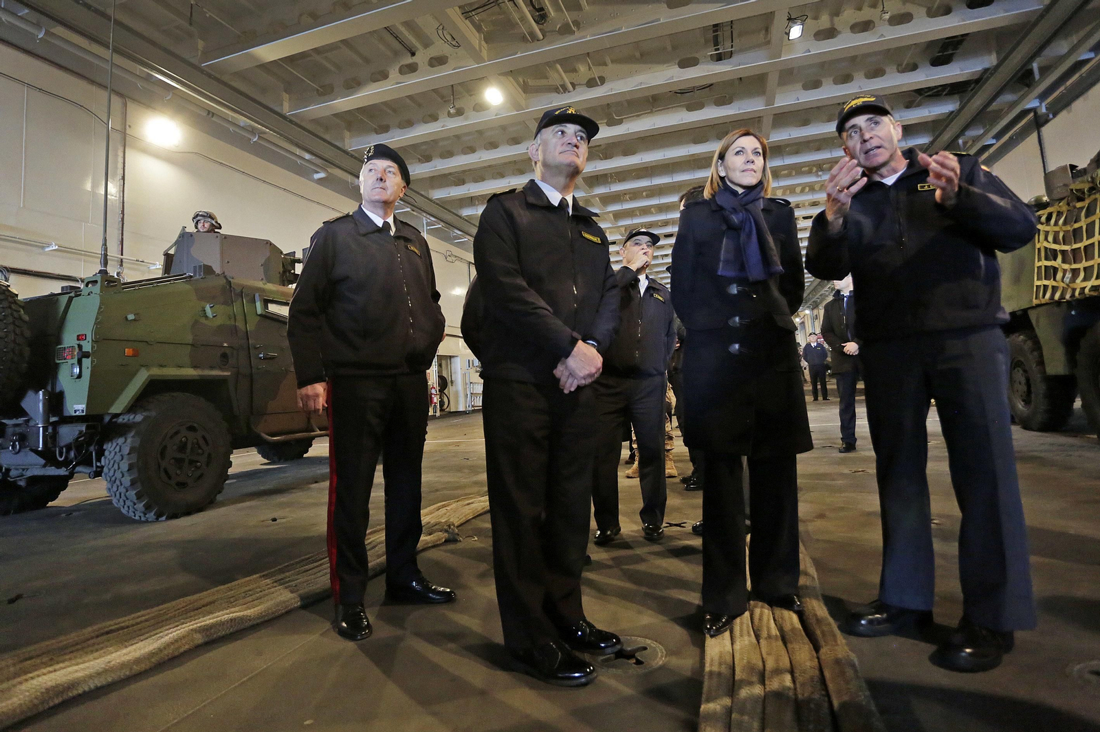 La visita de Cospedal a Rota, en imágenes