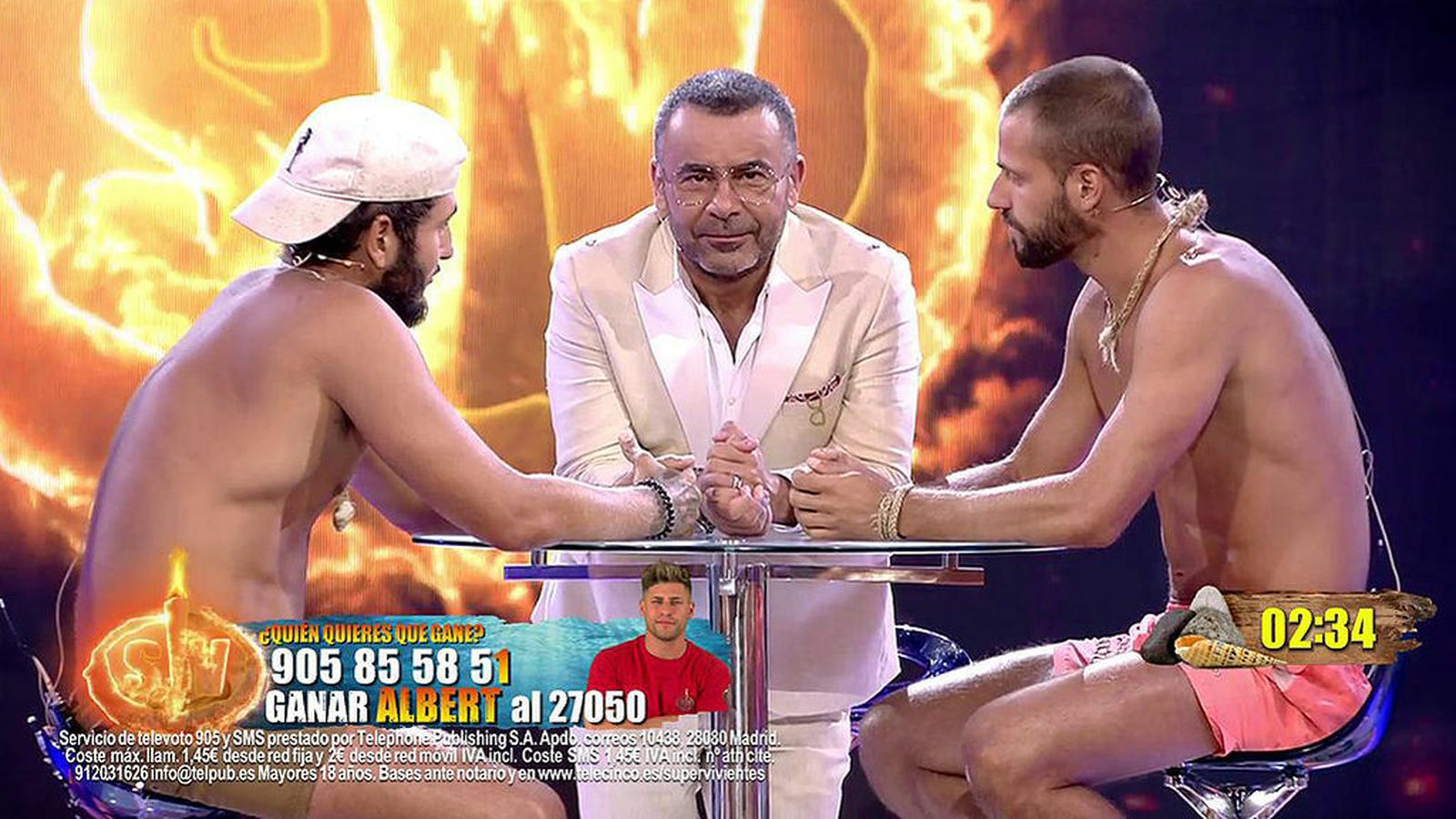 Jorge Javier entre Omar y Albert, ganador y finalista en la última noche de 'Supervivientes'