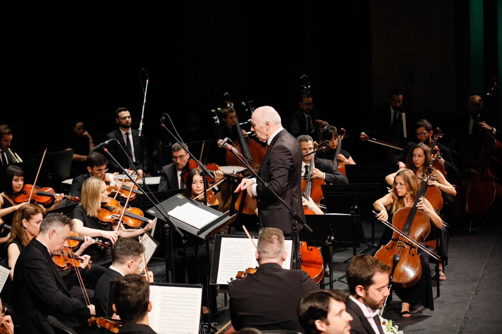 Imágenes de la novena Beethoven interpretado por la OCAL y Orfeón para Cajamar