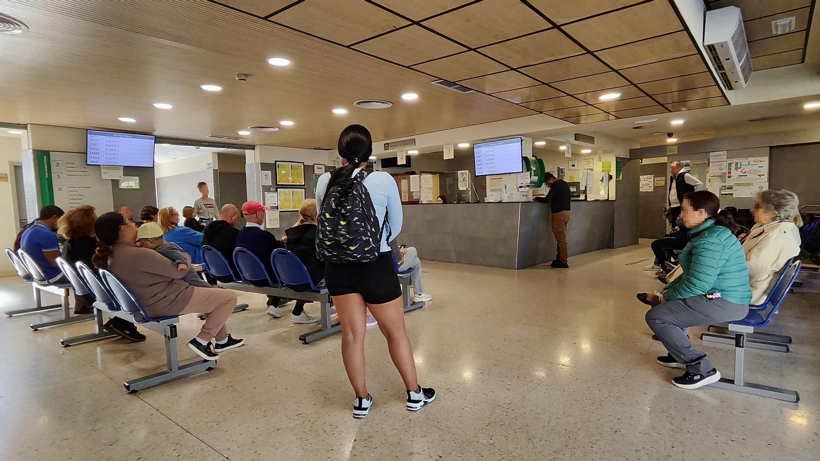 Sala de espera del centro de salud de El Greco en la capital hispalense.