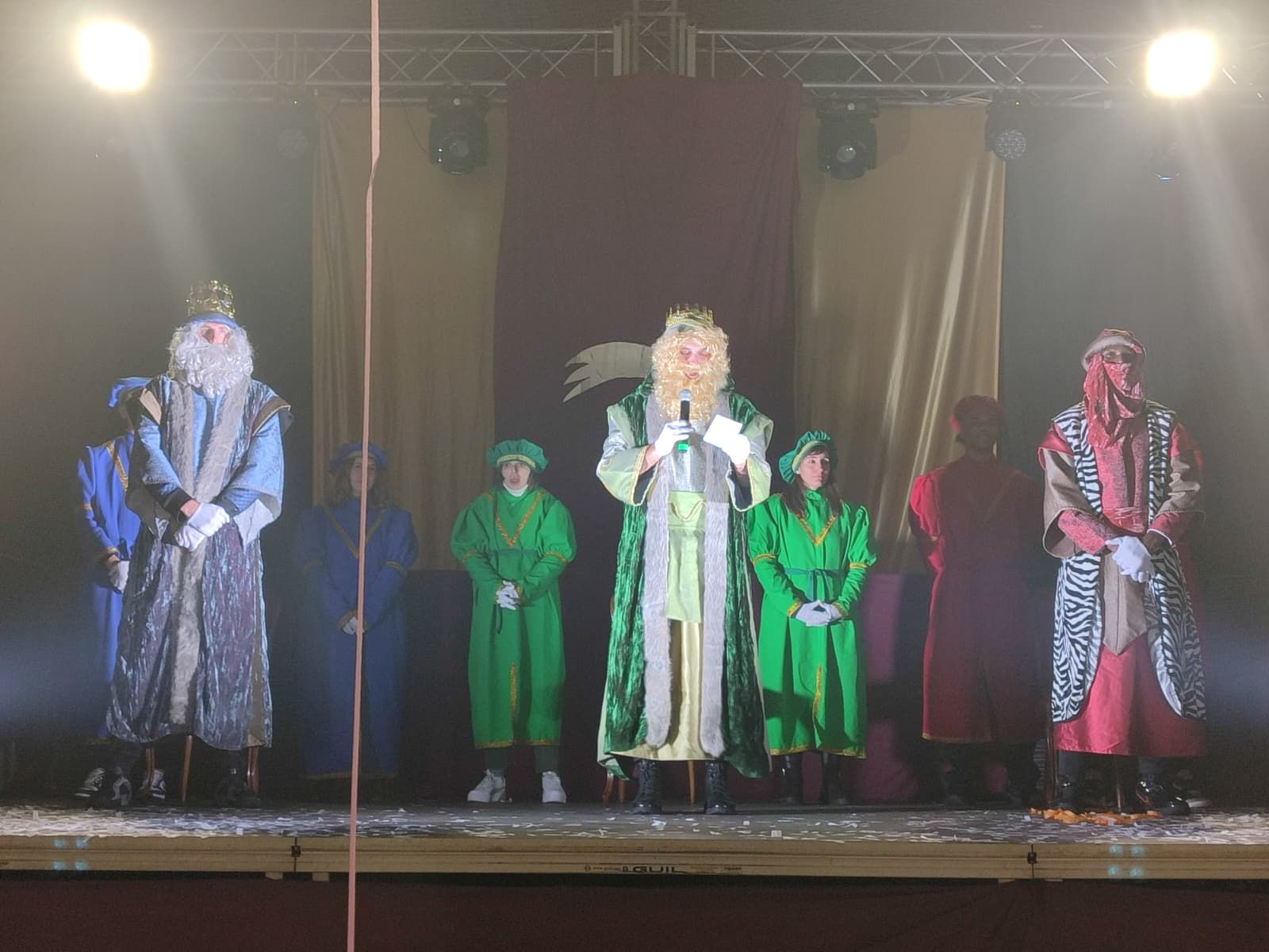 Los Reyes Magos realizan un espectacular acto en Tíjola: el público disfruta de música y bailes